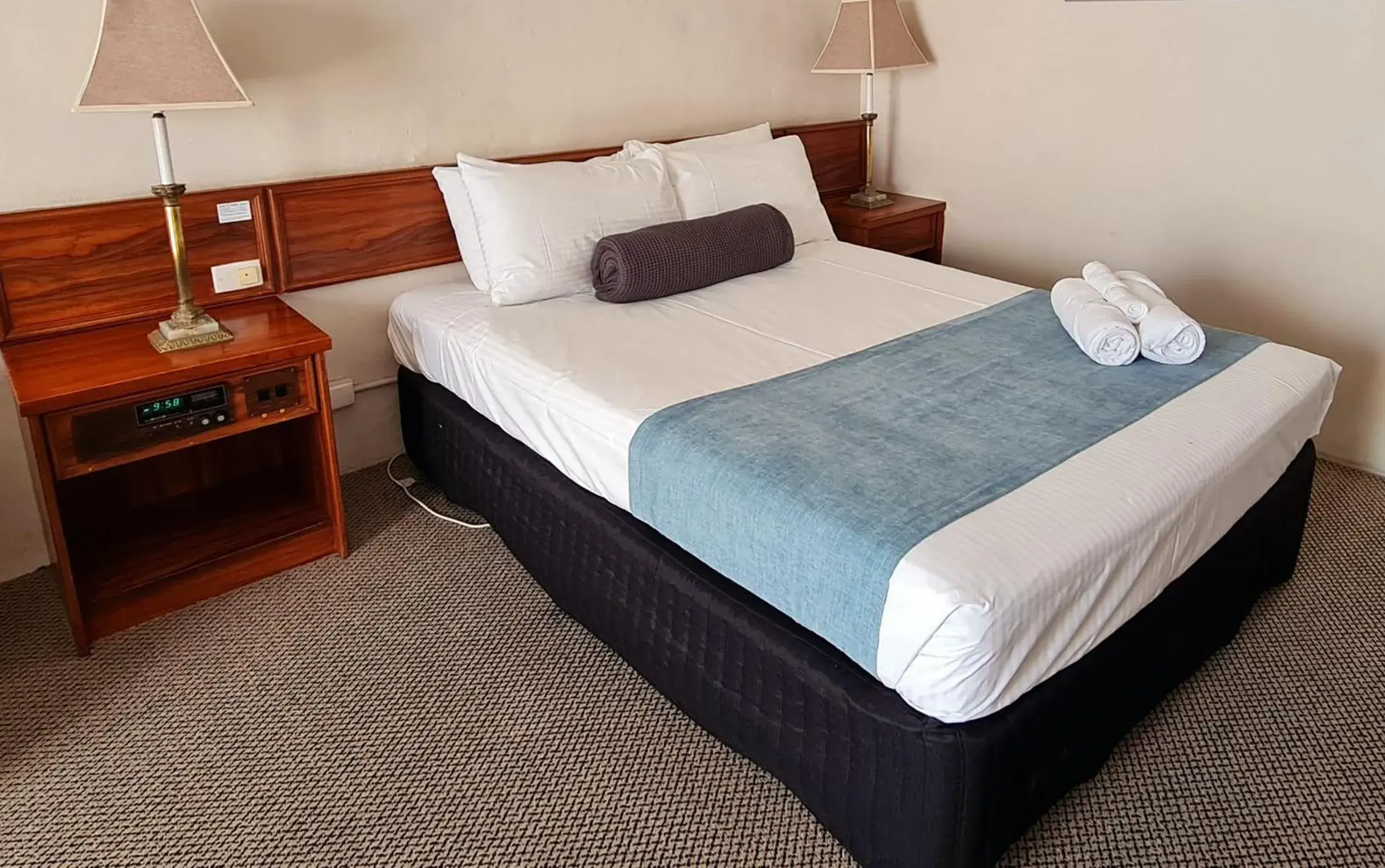 Queen with Double Fold Out Sofa Bed in Seaton Arms Motor Inn Queen with Double Fold Out Sofa Bed in Seaton Arms Motor Inn