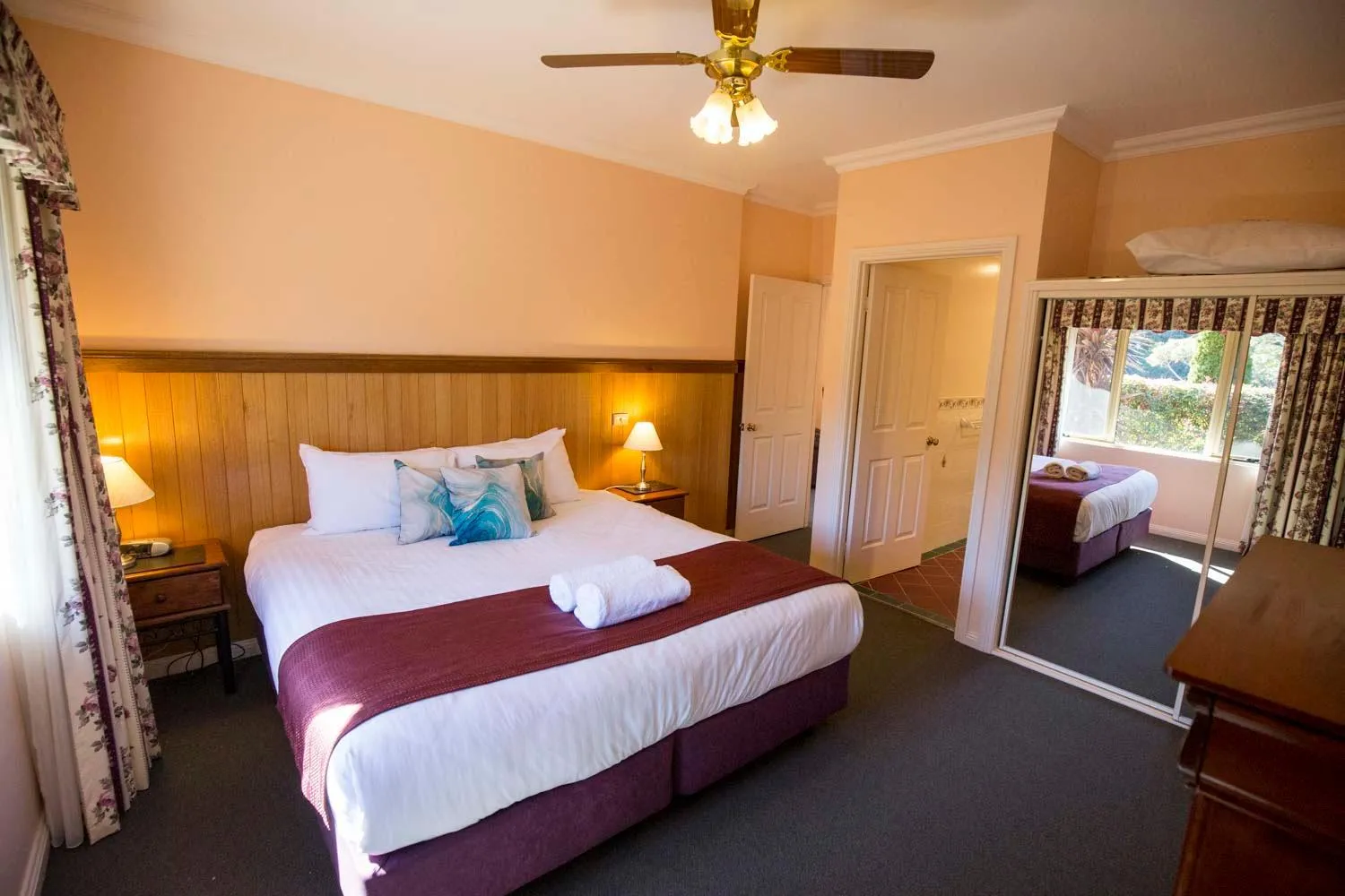 Bedroom, Bed in Robyn's Nest Lakeside Resort