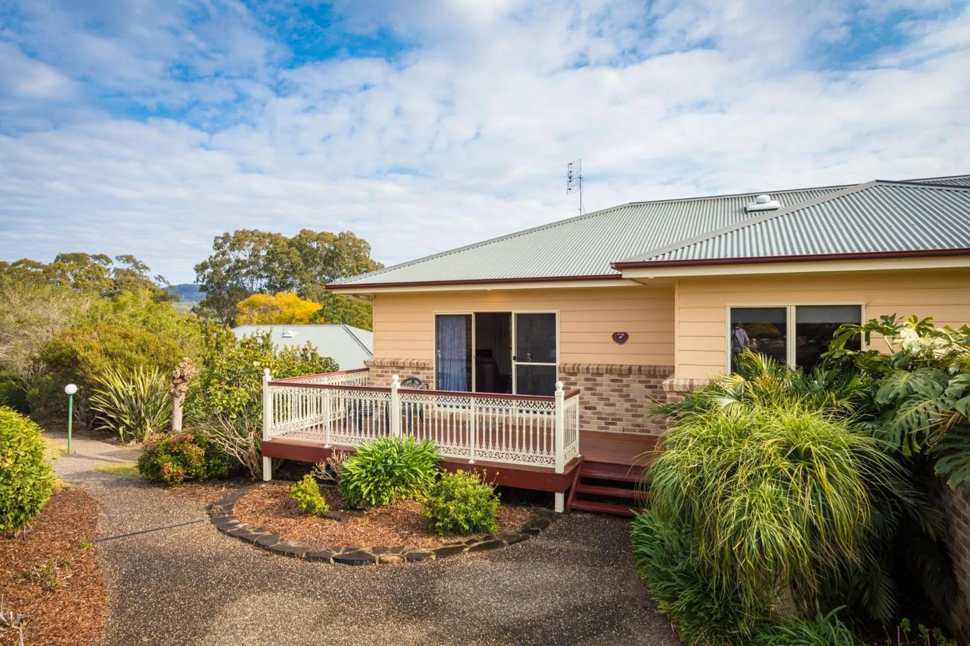 Property building in Robyn's Nest Lakeside Resort