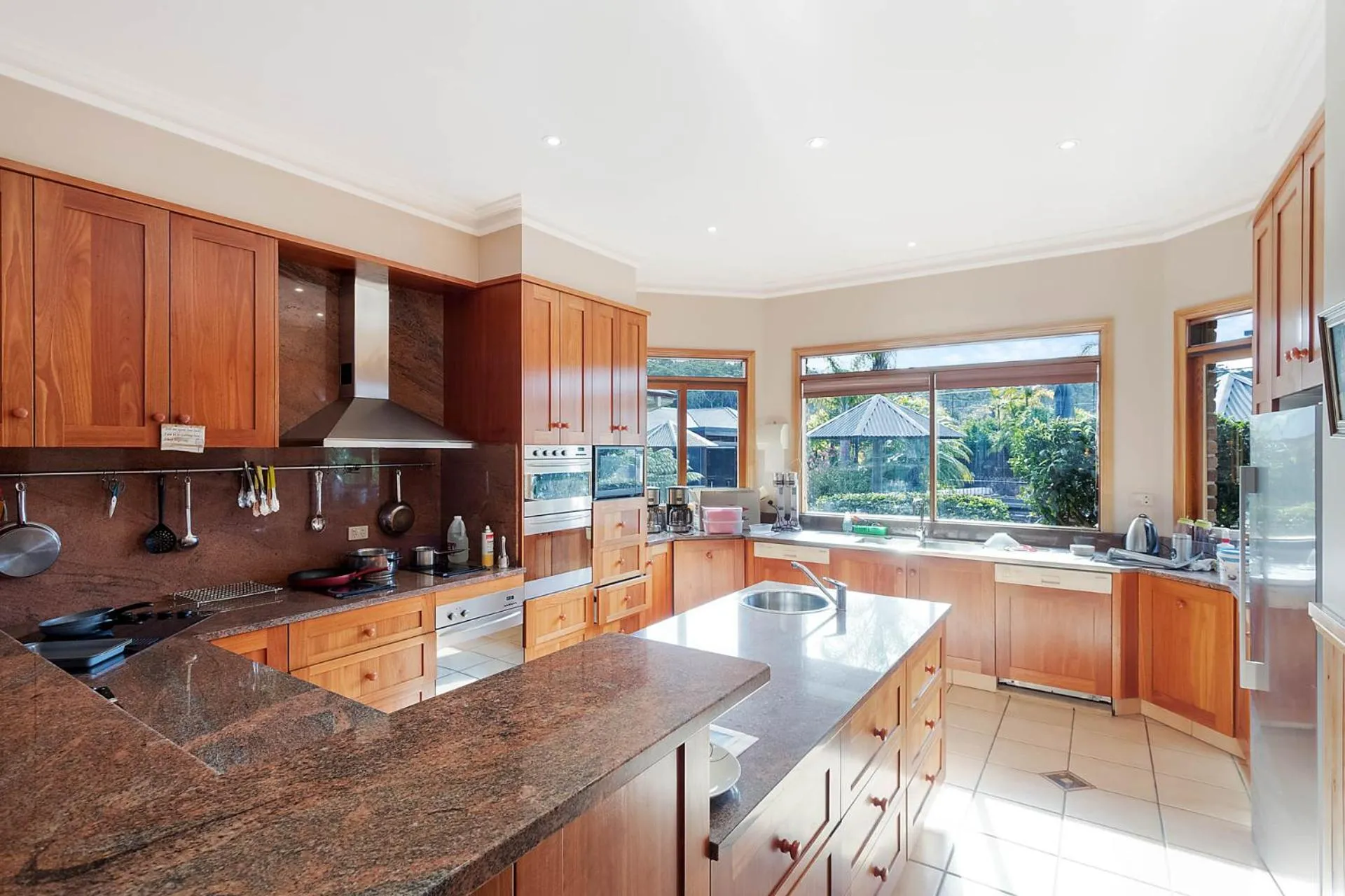Kitchen or kitchenette in Robyn's Nest Lakeside Resort