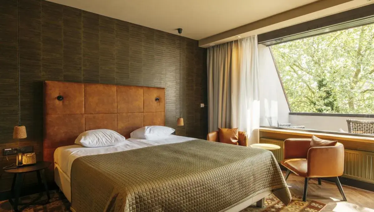 Double Room with Balcony in Van der Valk Hotel Apeldoorn - de Cantharel Double Room with Balcony in Van der Valk Hotel Apeldoorn - de Cantharel