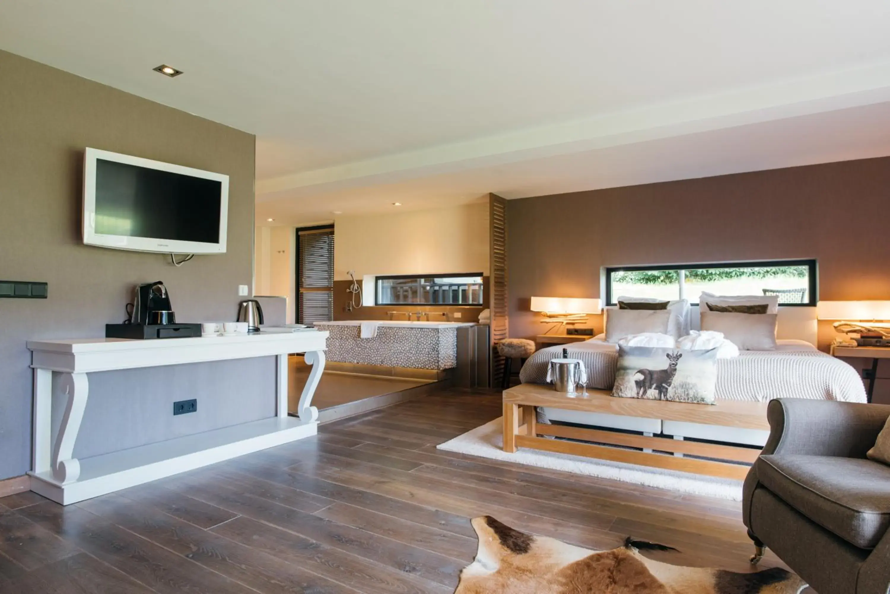 Deluxe Suite with Hot Tub in Van der Valk Hotel Apeldoorn - de Cantharel Deluxe Suite with Hot Tub in Van der Valk Hotel Apeldoorn - de Cantharel