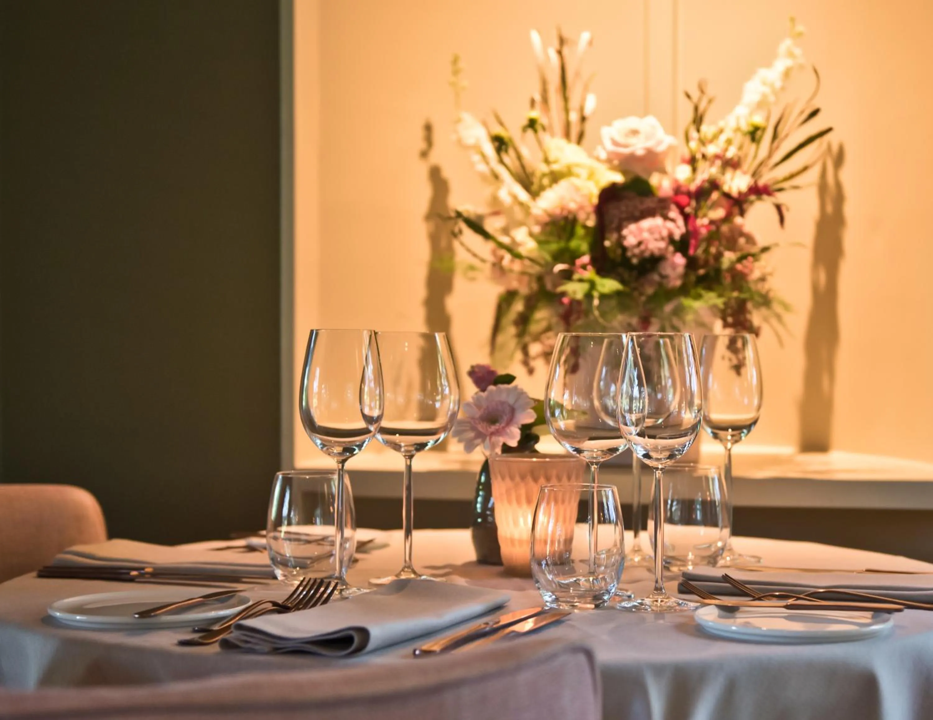 Restaurant/places to eat in Van der Valk Hotel Apeldoorn - de Cantharel