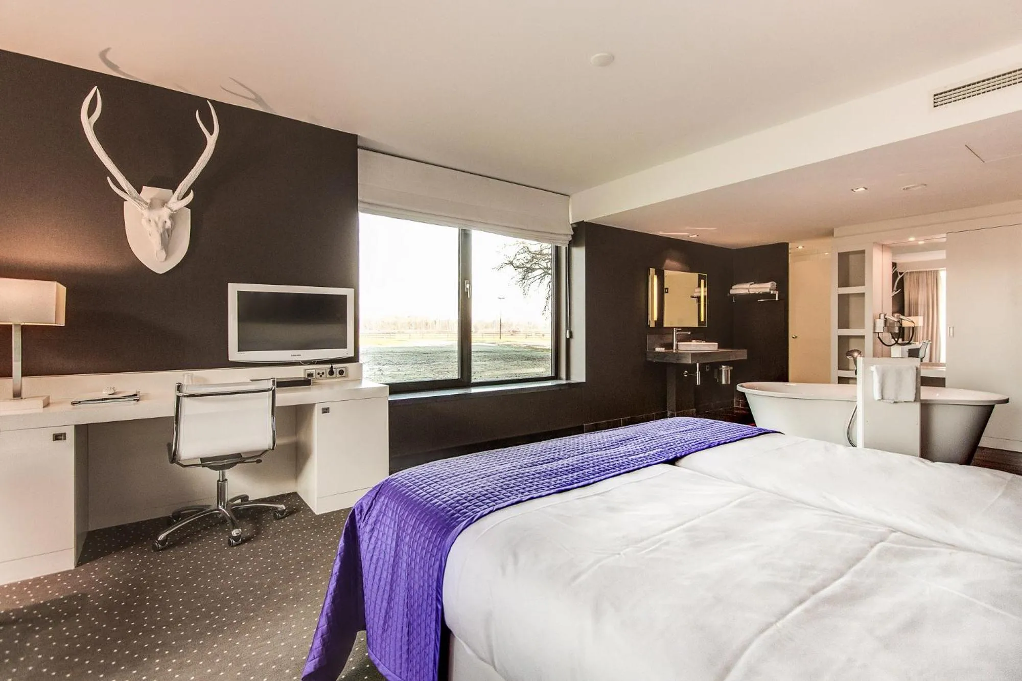 Photo of the whole room, Bed in Van der Valk Hotel Apeldoorn - de Cantharel