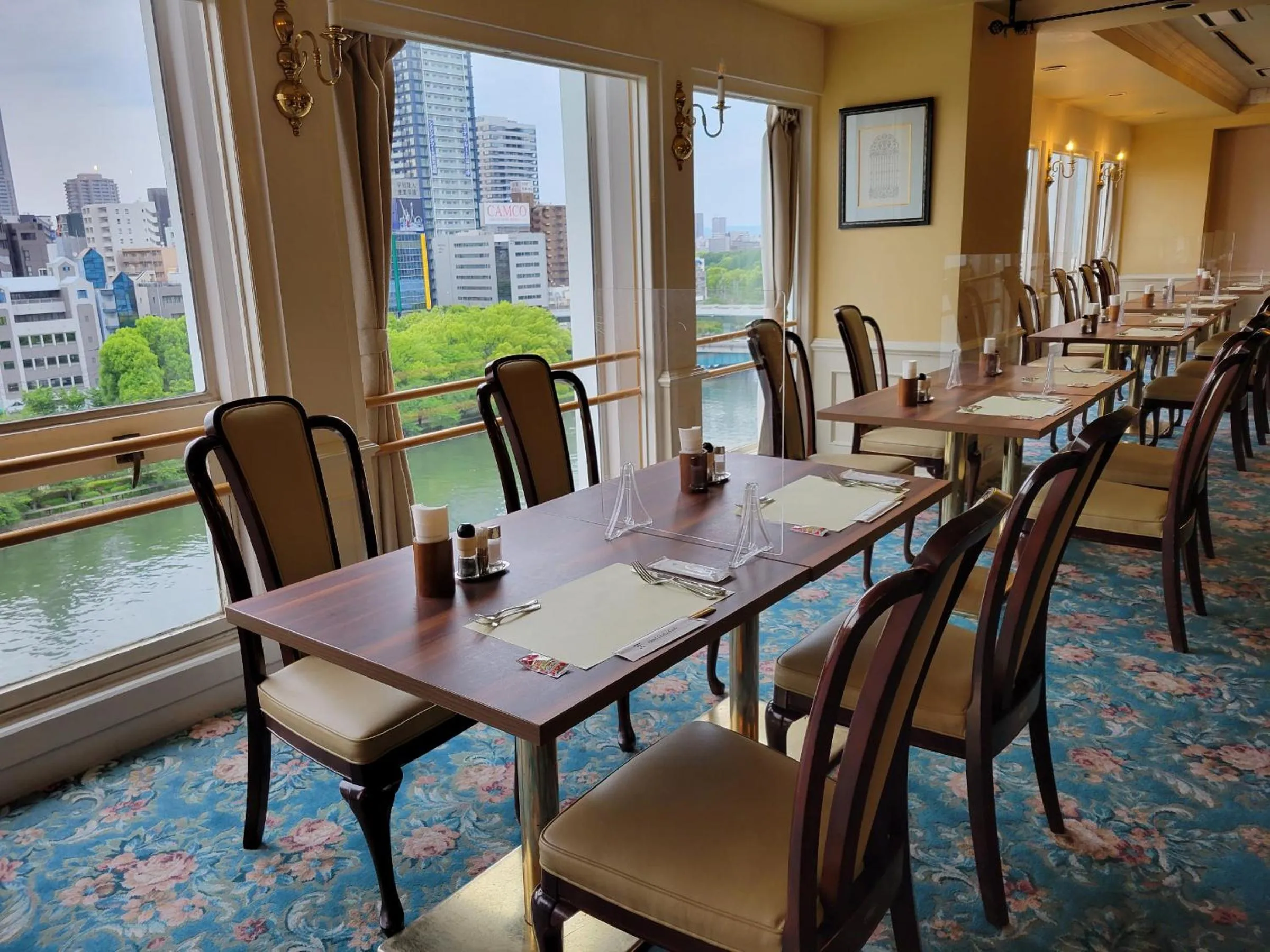 Restaurant/places to eat in Hotel Osaka Castle