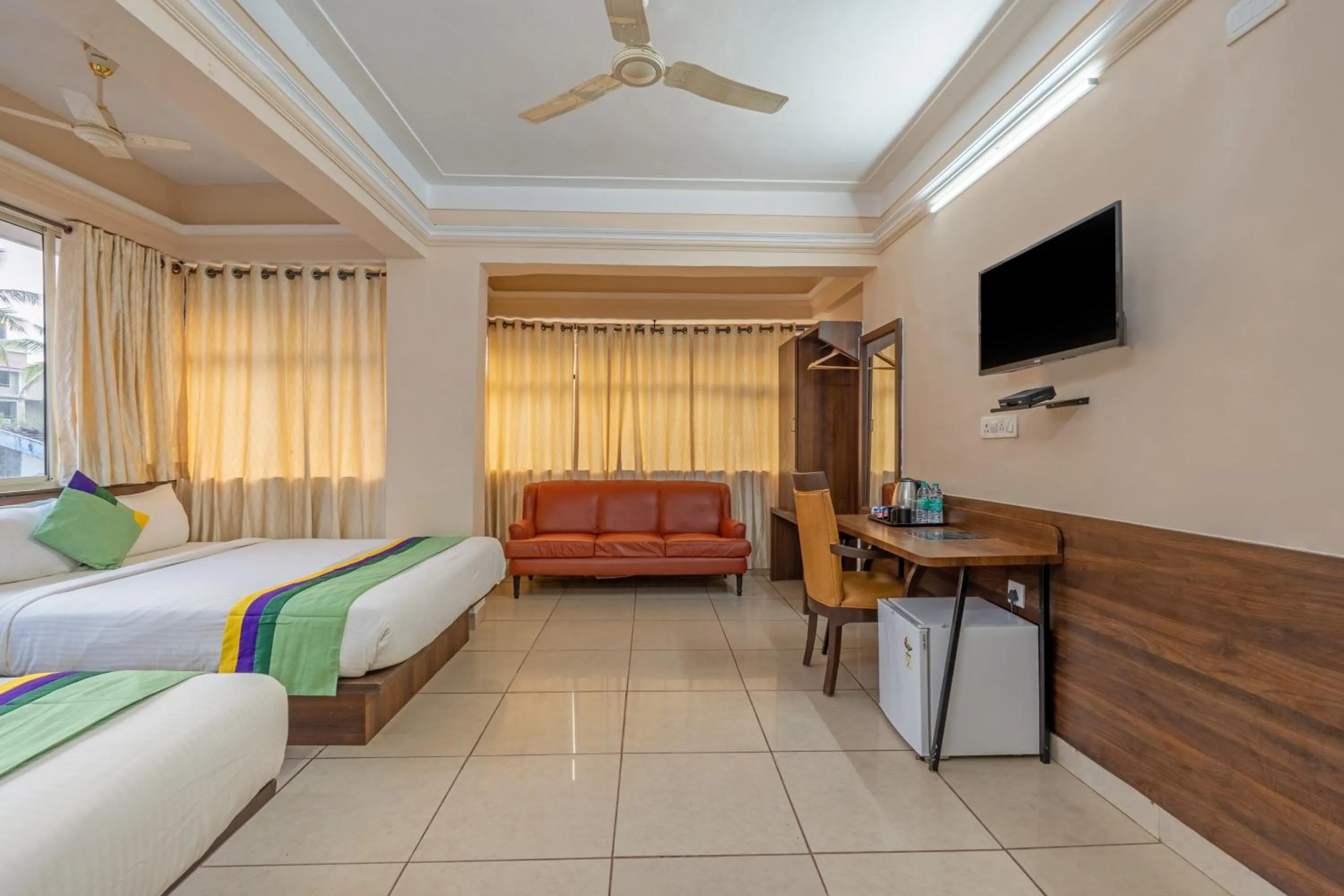 Bedroom, Bed in Treebo Sunheads