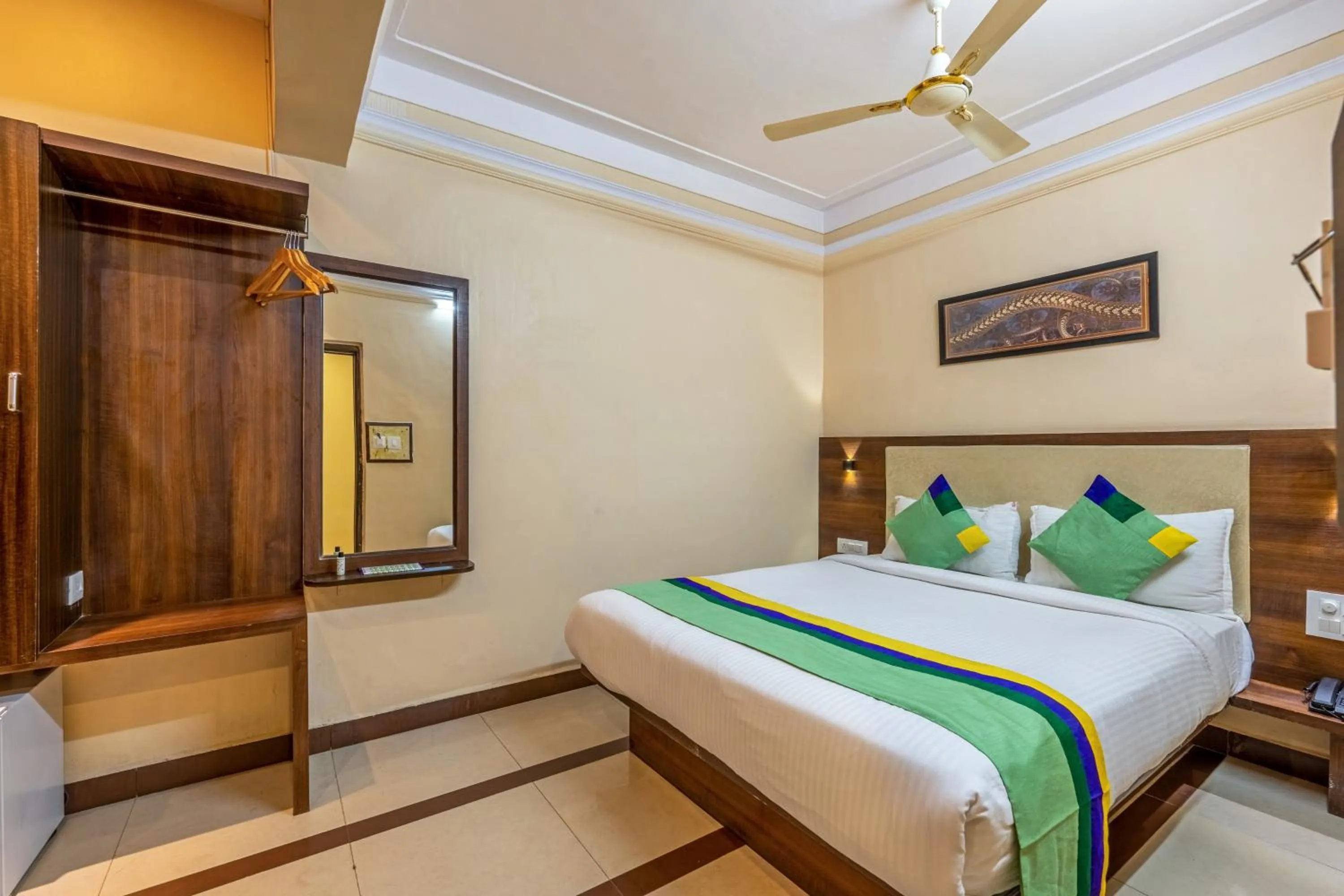 Bedroom, Bed in Treebo Sunheads