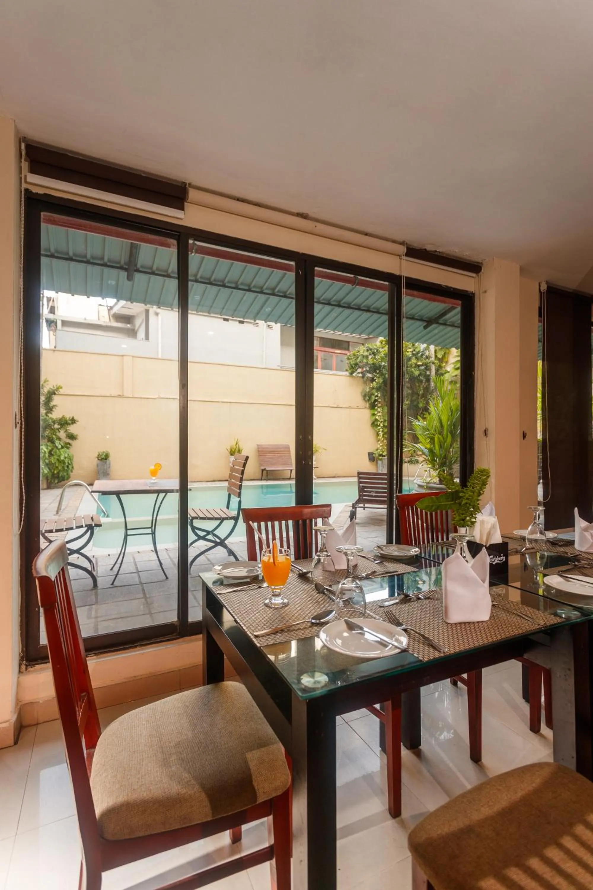 Restaurant/places to eat in Hotel Janaki