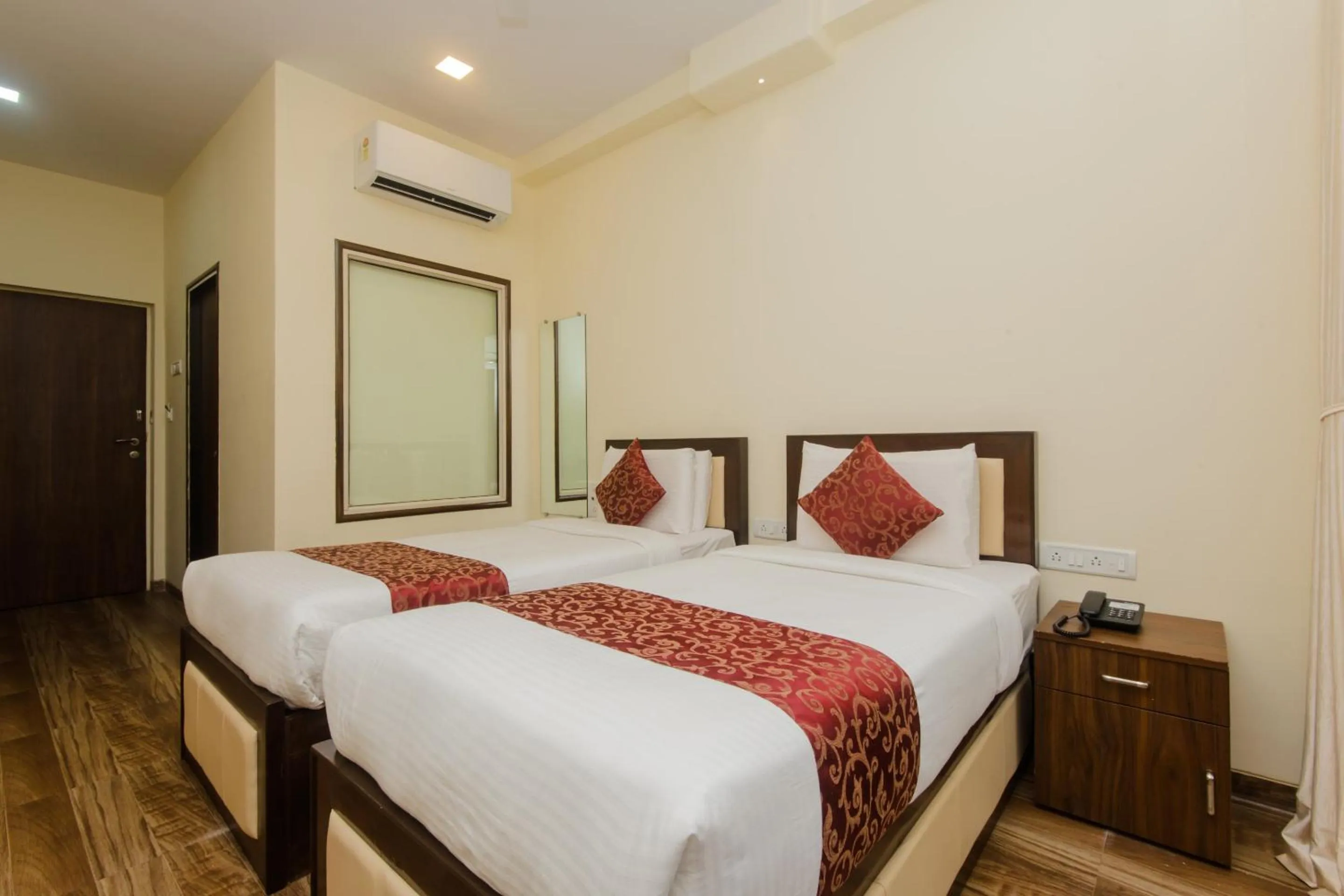 Bedroom, Bed in Super Hotel O Divine Residency Near Phoenix Marketcity