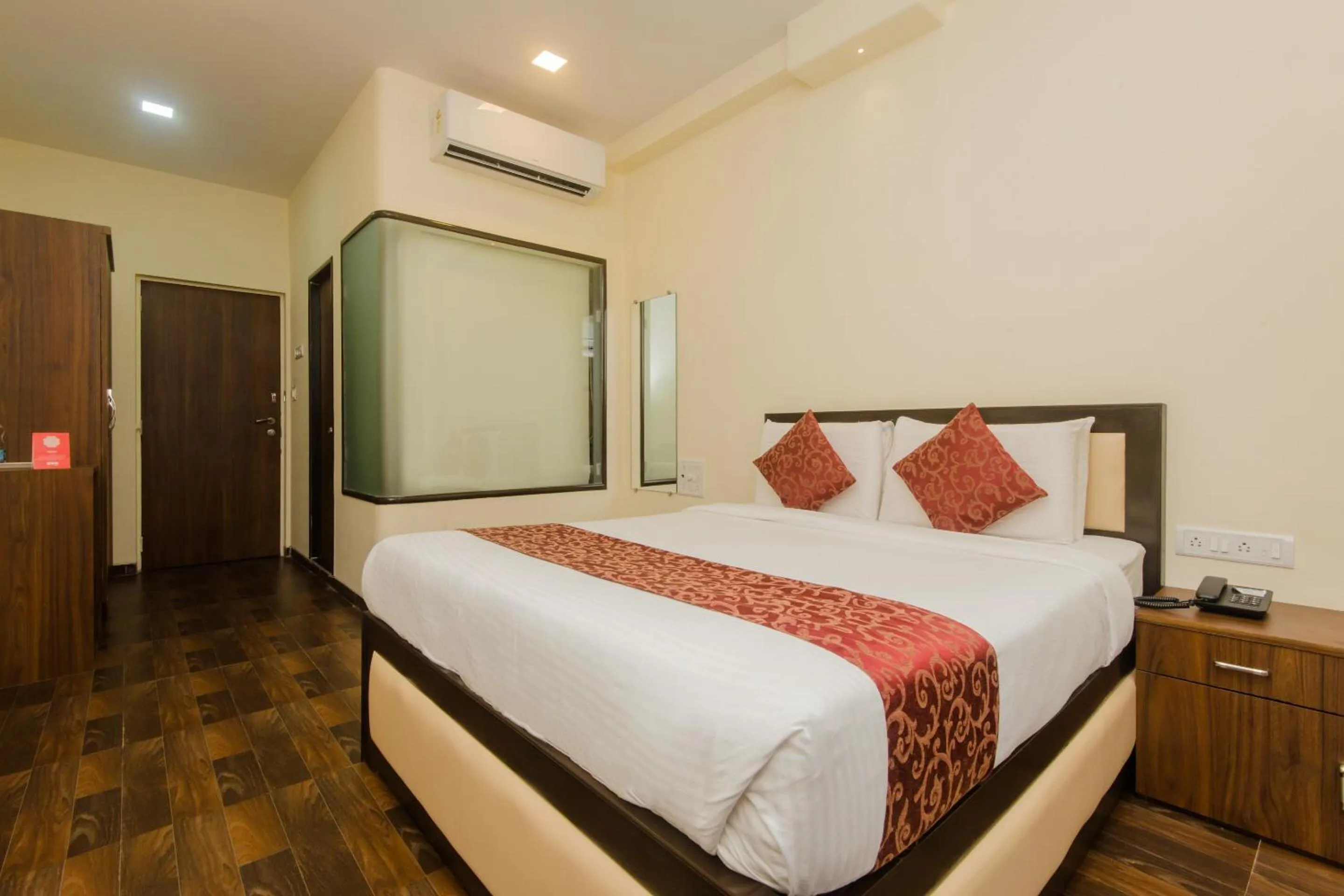 Bedroom, Bed in Super Hotel O Divine Residency Near Phoenix Marketcity