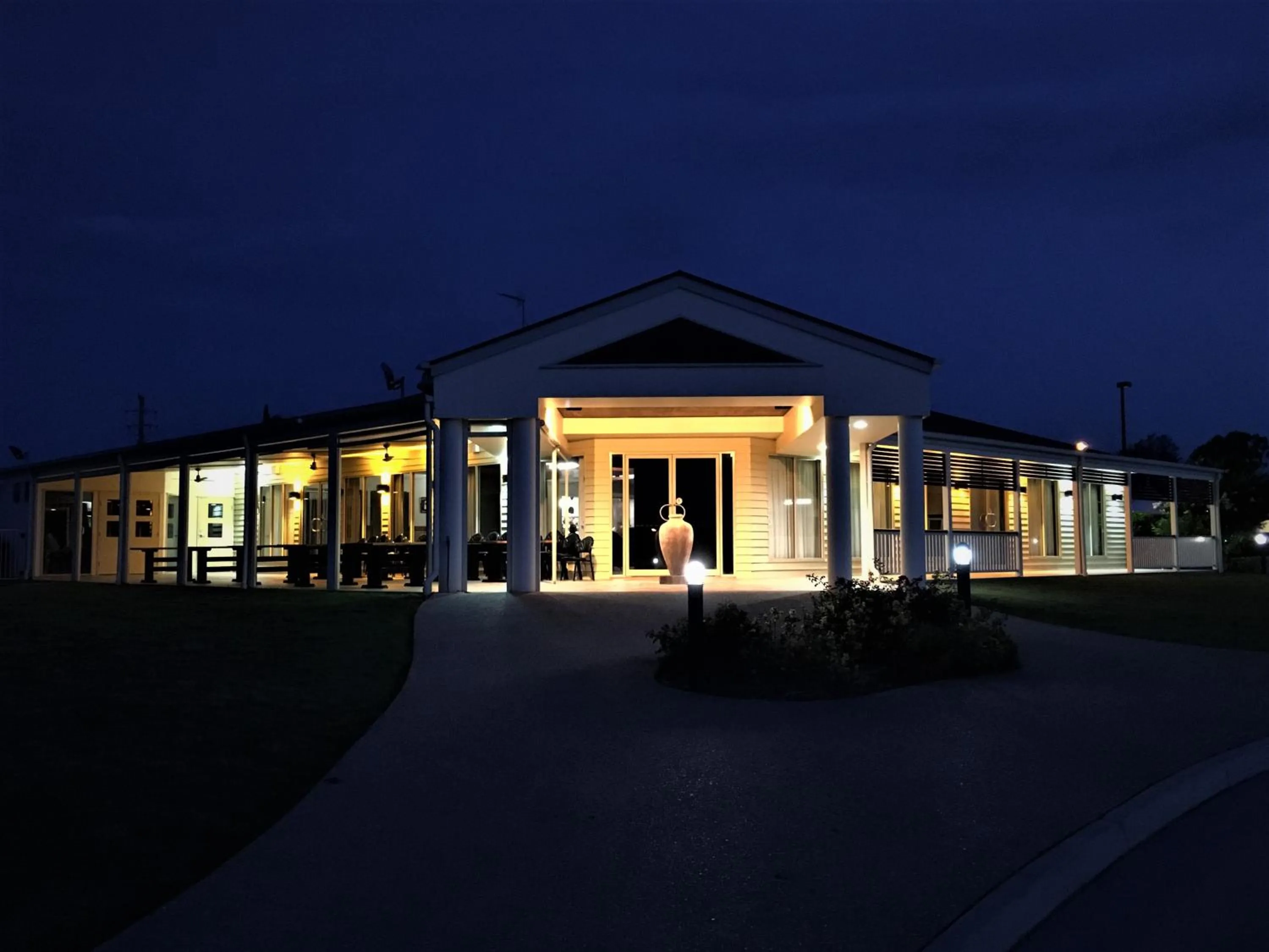 Property building in Pittsworth Motor Inn