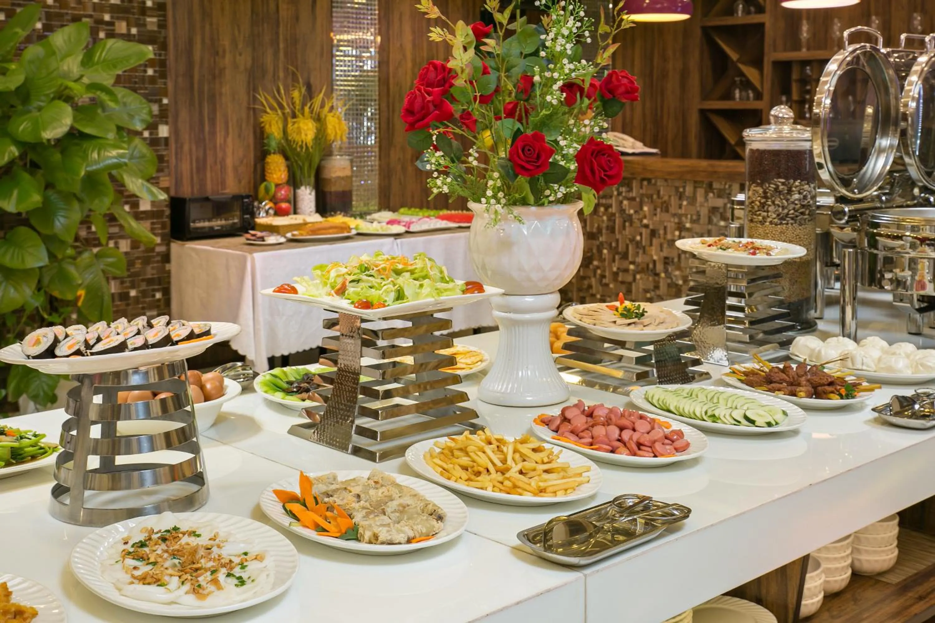 Food and drinks in Lavender Riverside Hotel