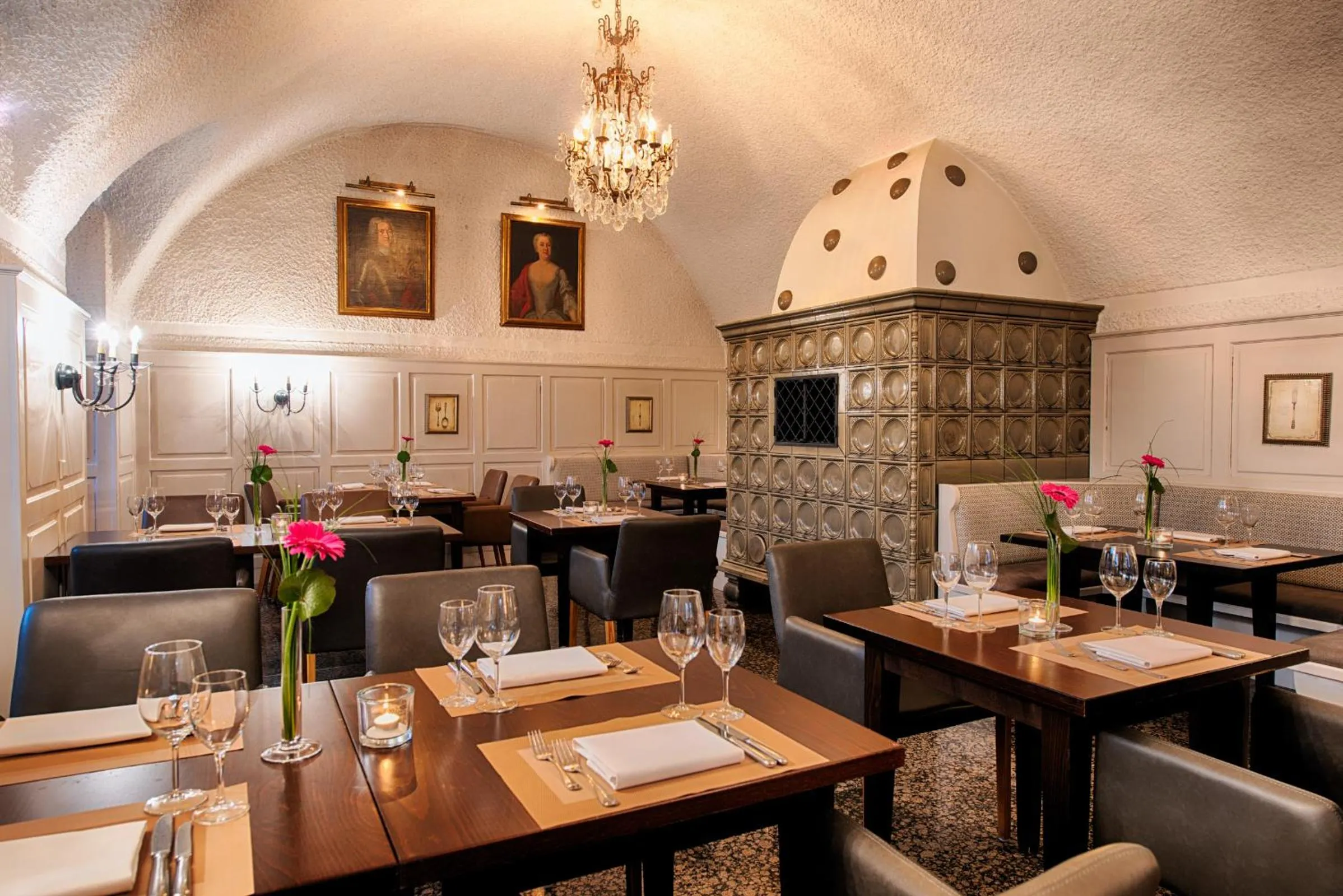 Restaurant/places to eat in Hotel Schloss Lehen