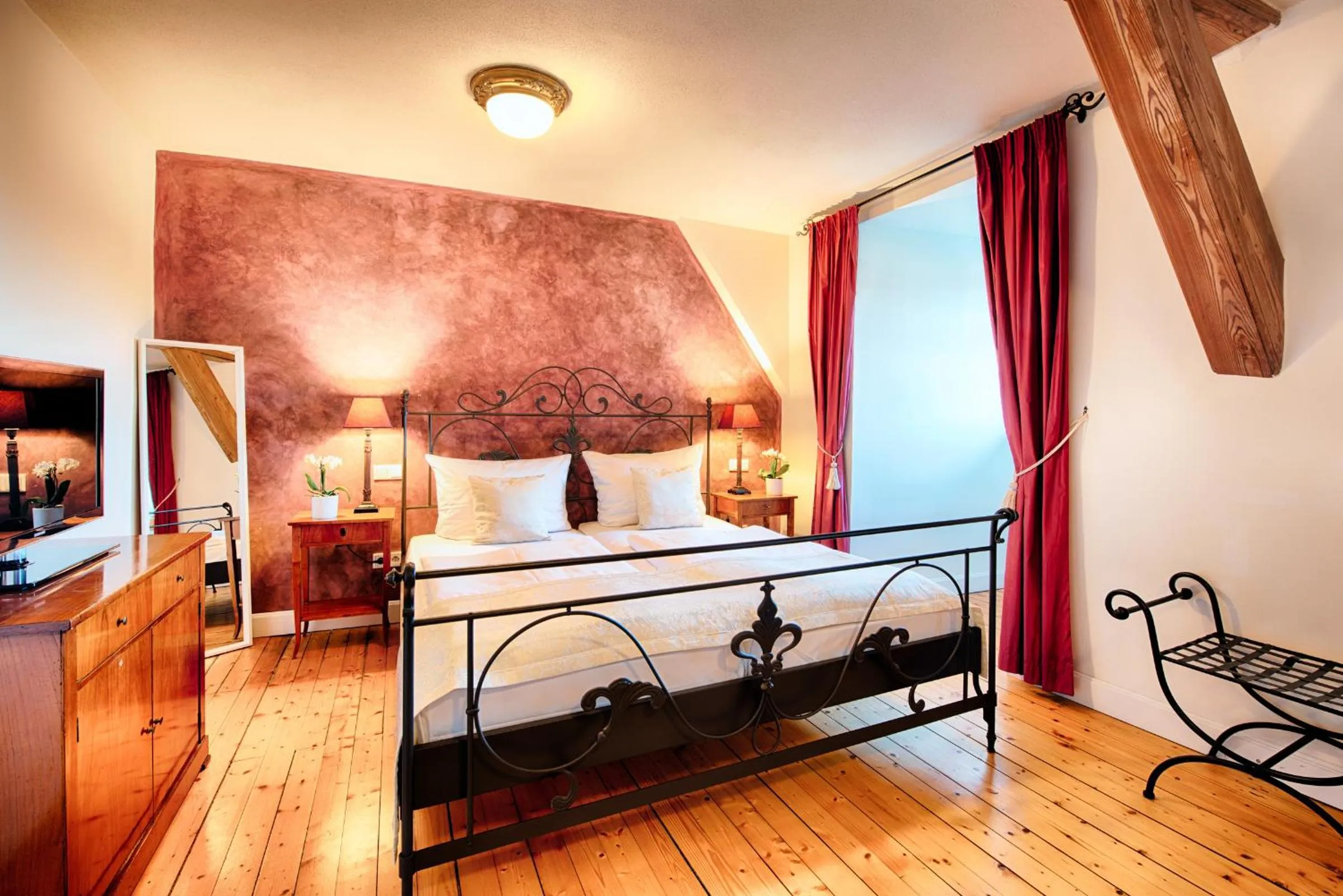 Photo of the whole room, Bed in Hotel Schloss Lehen