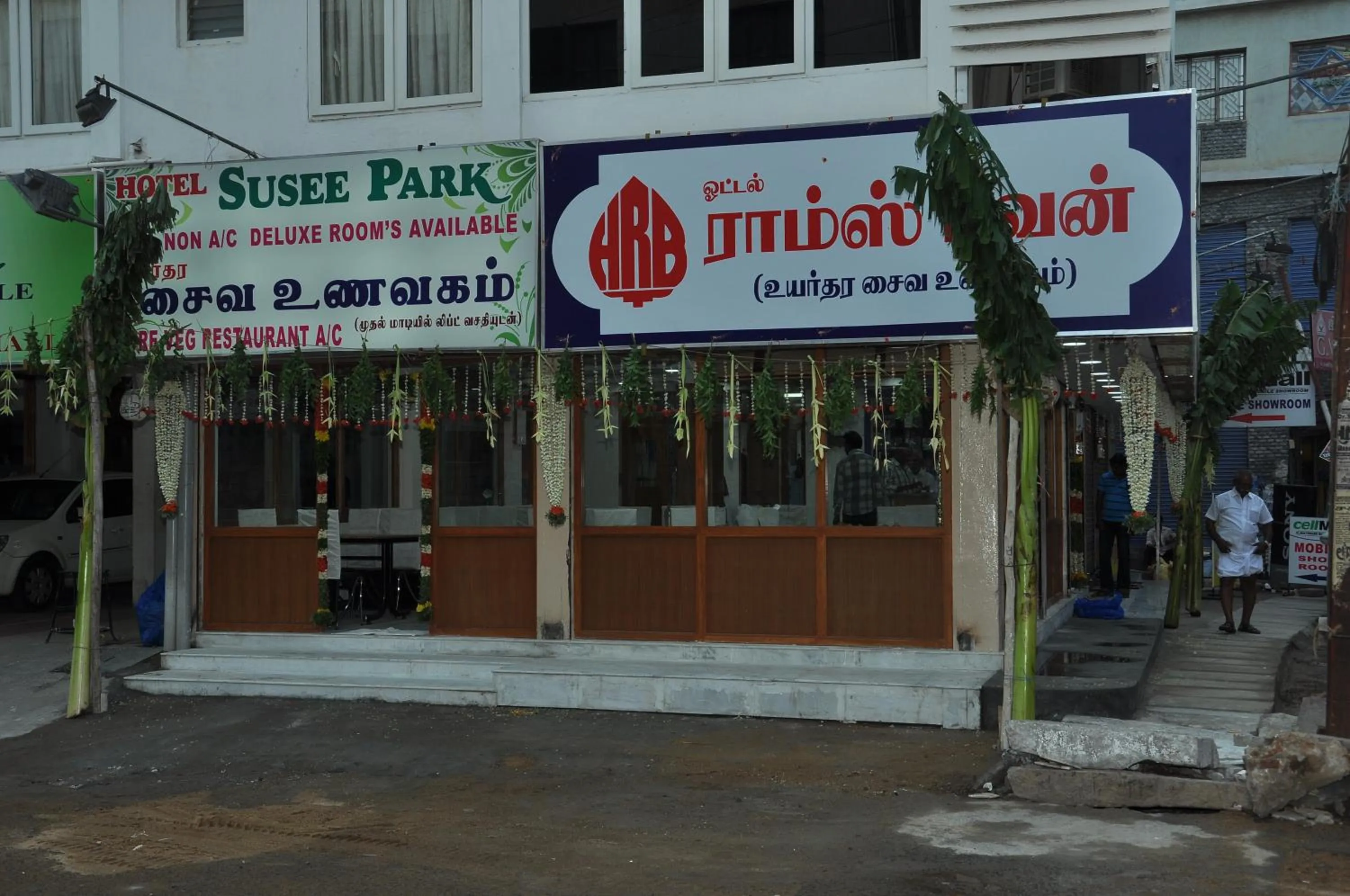 Restaurant/places to eat in Hotel Susee Park