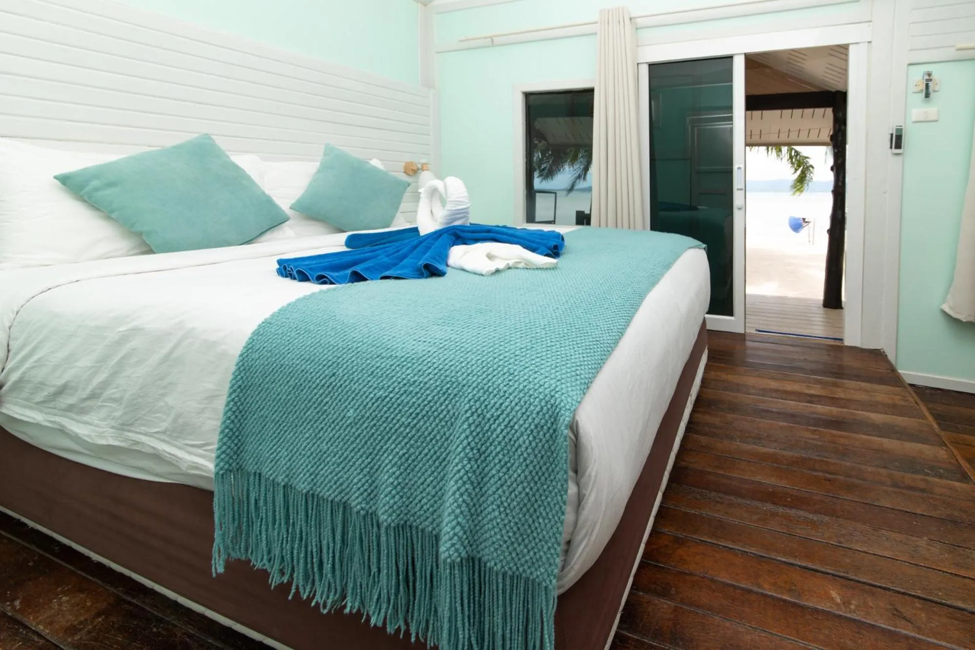 Bed in Phangan Beach Resort