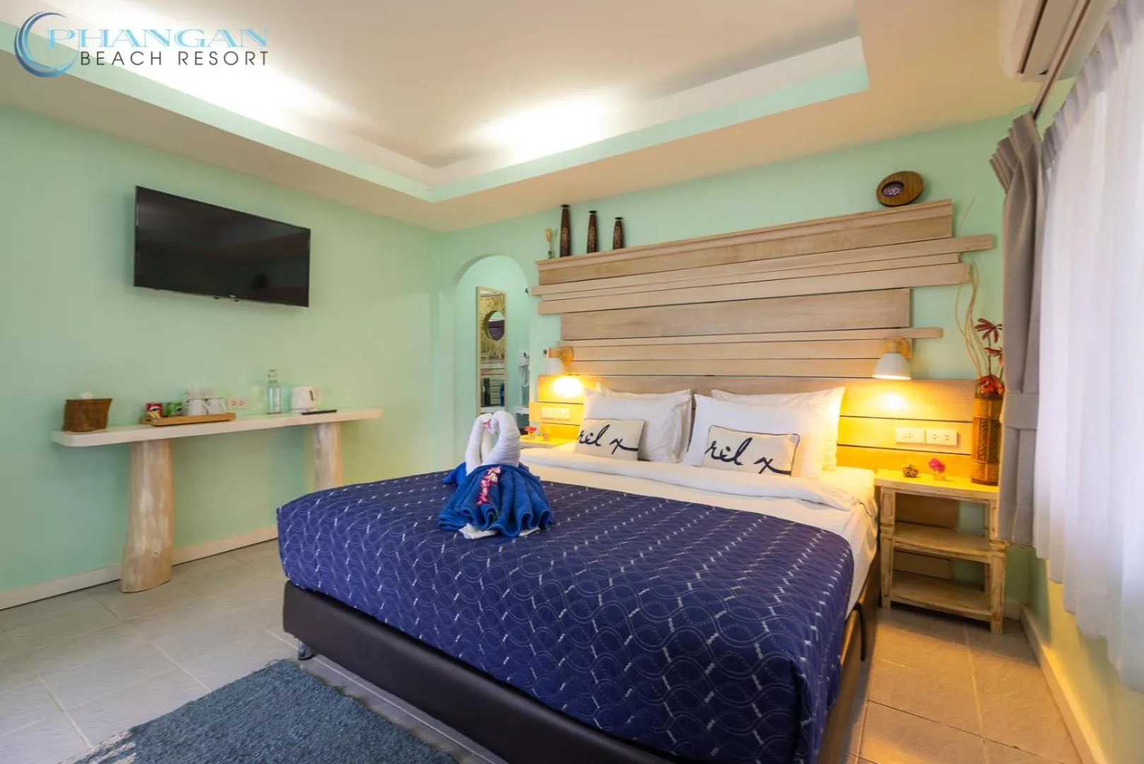 Bed in Phangan Beach Resort