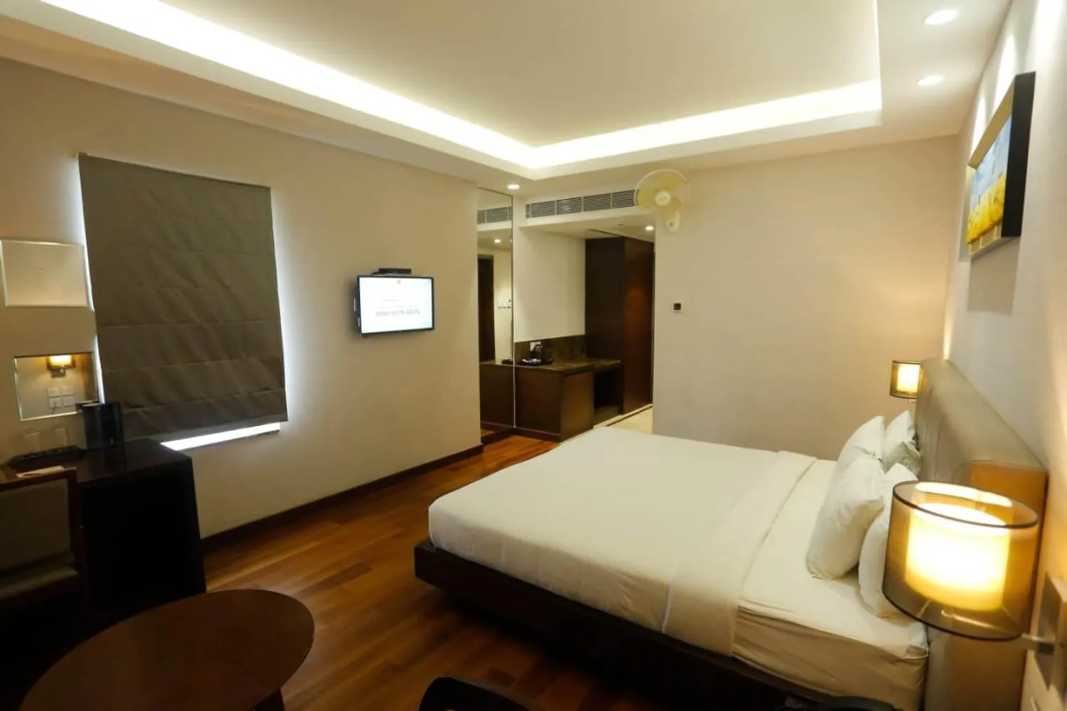 Photo of the whole room, Bed in The Hamuse Hotel Kodaikanal - Luxury Redefined