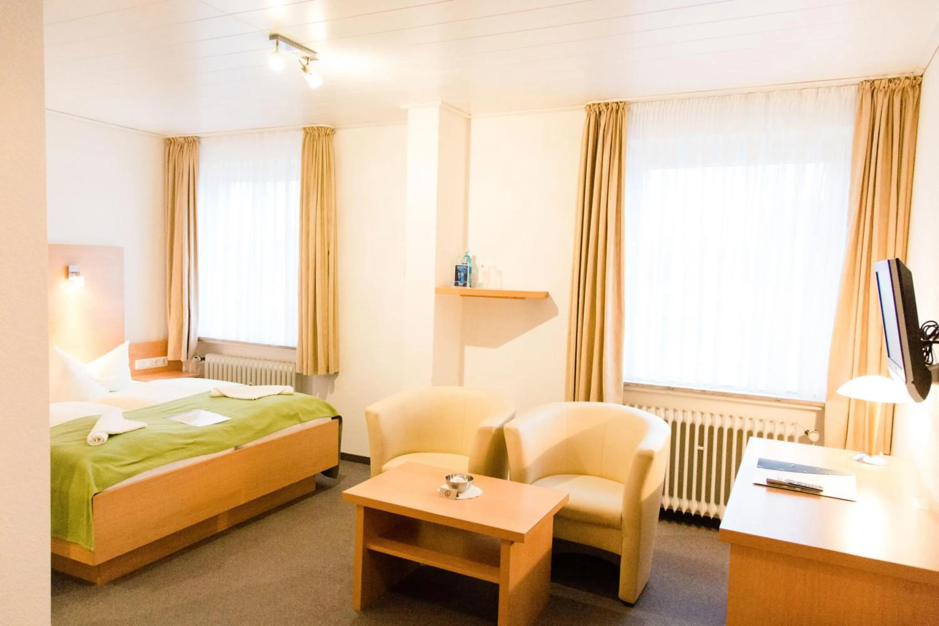 Photo of the whole room, Bed in Friesen Hotel