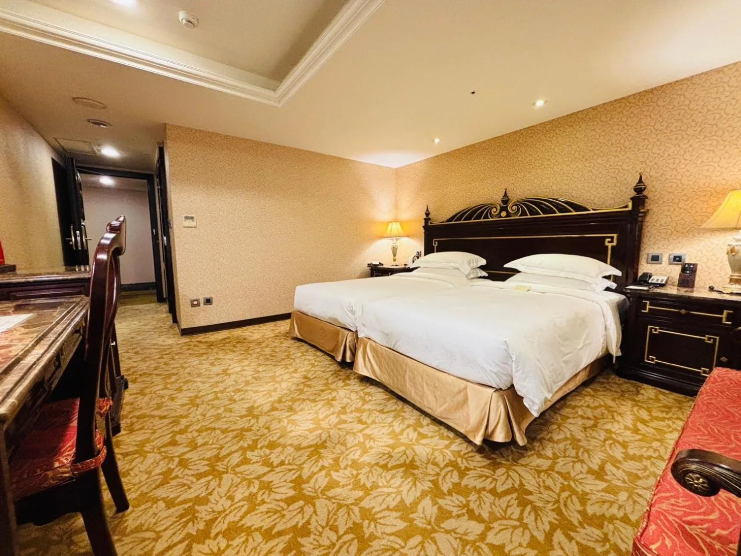 Photo of the whole room, Bed in Royal Seasons Hotel Taipei ‧ Nanjing W.