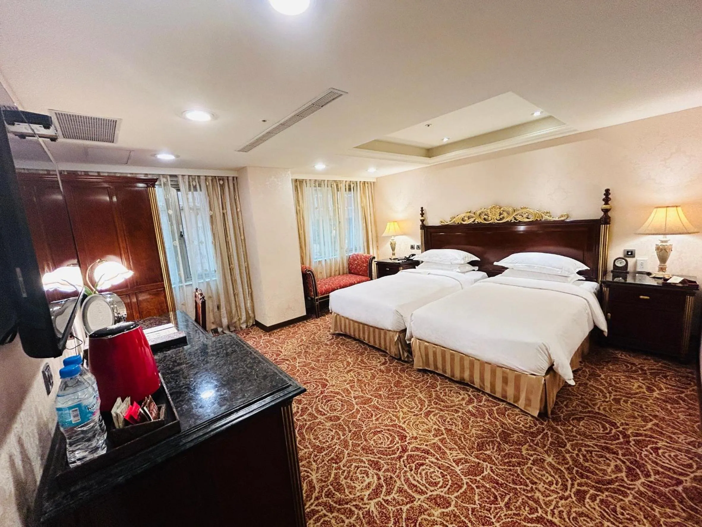 Coffee/tea facilities, Bed in Royal Seasons Hotel Taipei ‧ Nanjing W.