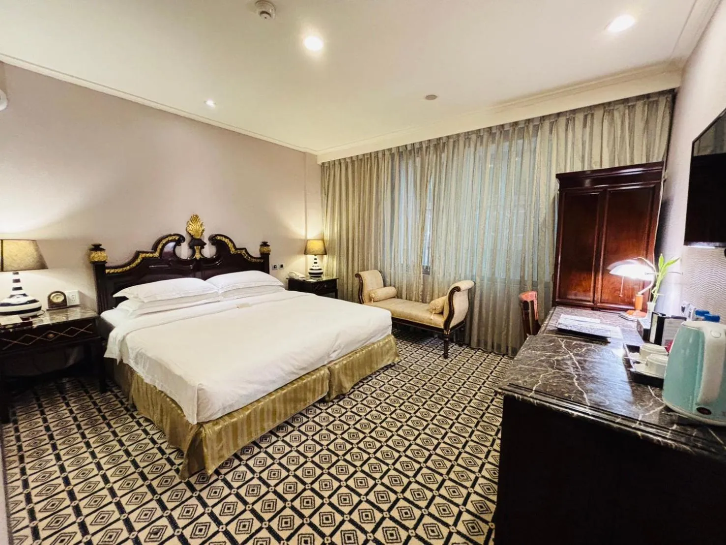 Photo of the whole room, Bed in Royal Seasons Hotel Taipei ‧ Nanjing W.