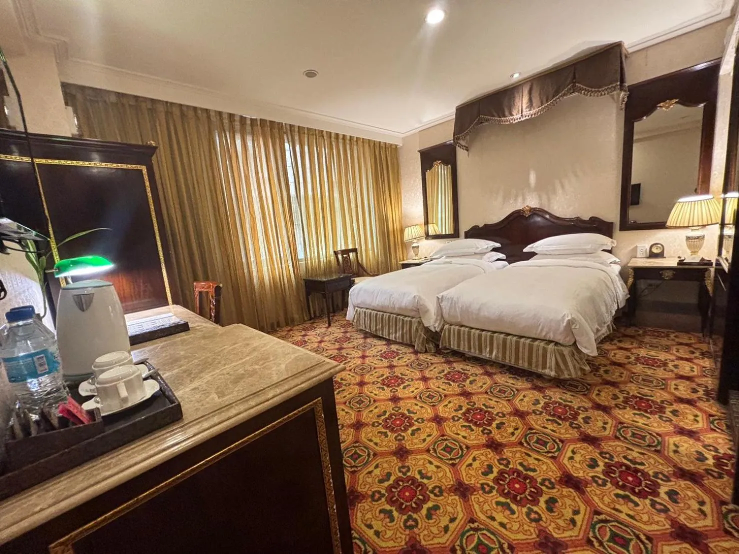 Bedroom, Bed in Royal Seasons Hotel Taipei ‧ Nanjing W.