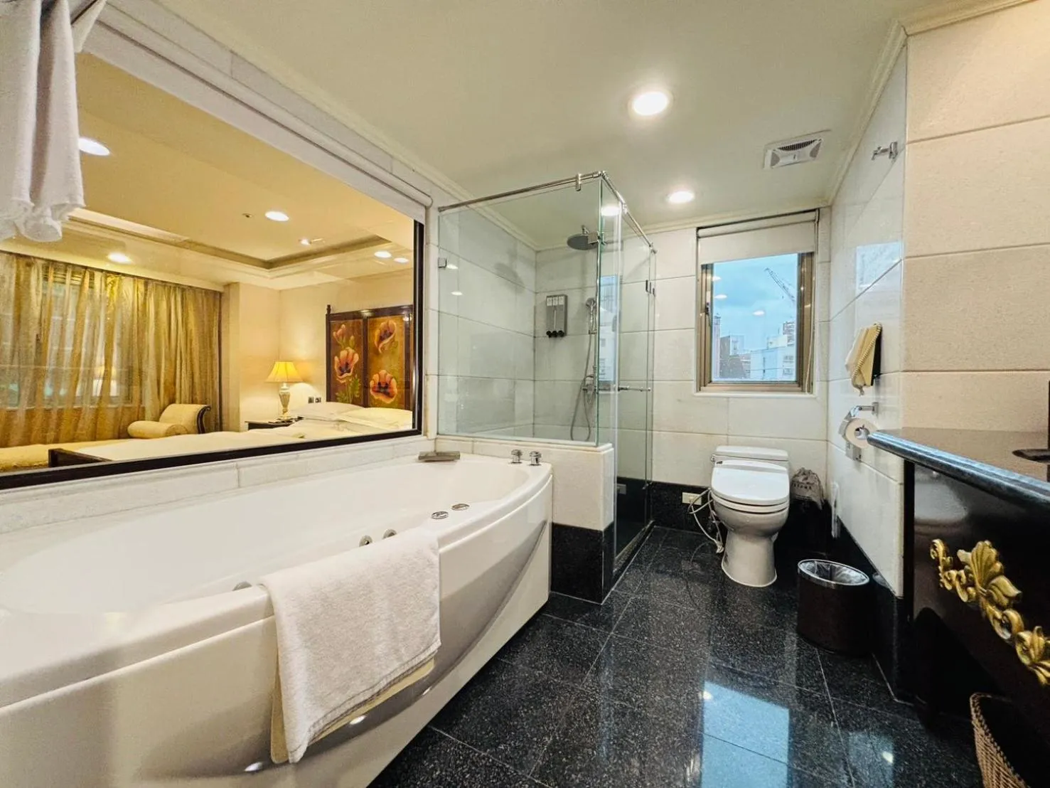 Bathroom in Royal Seasons Hotel Taipei ‧ Nanjing W.