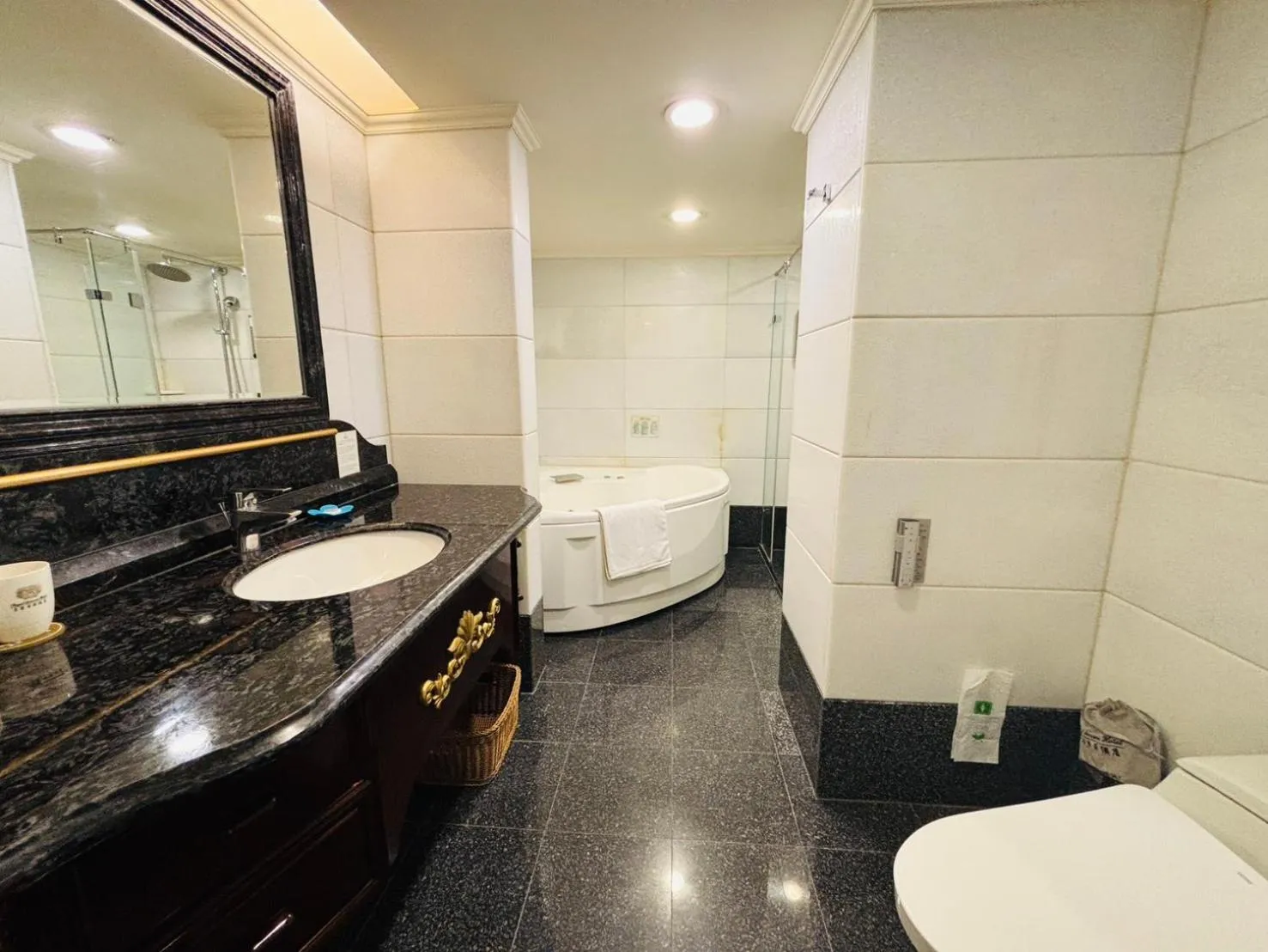 Bathroom in Royal Seasons Hotel Taipei ‧ Nanjing W.