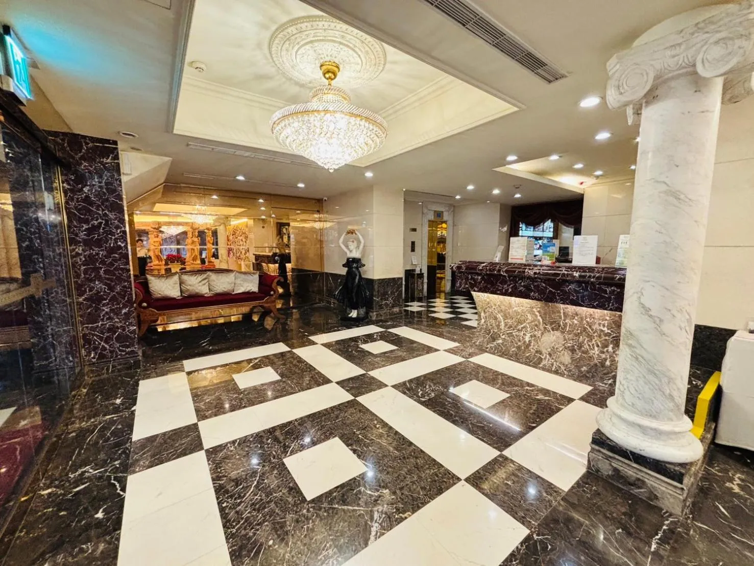 Property building in Royal Seasons Hotel Taipei ‧ Nanjing W.