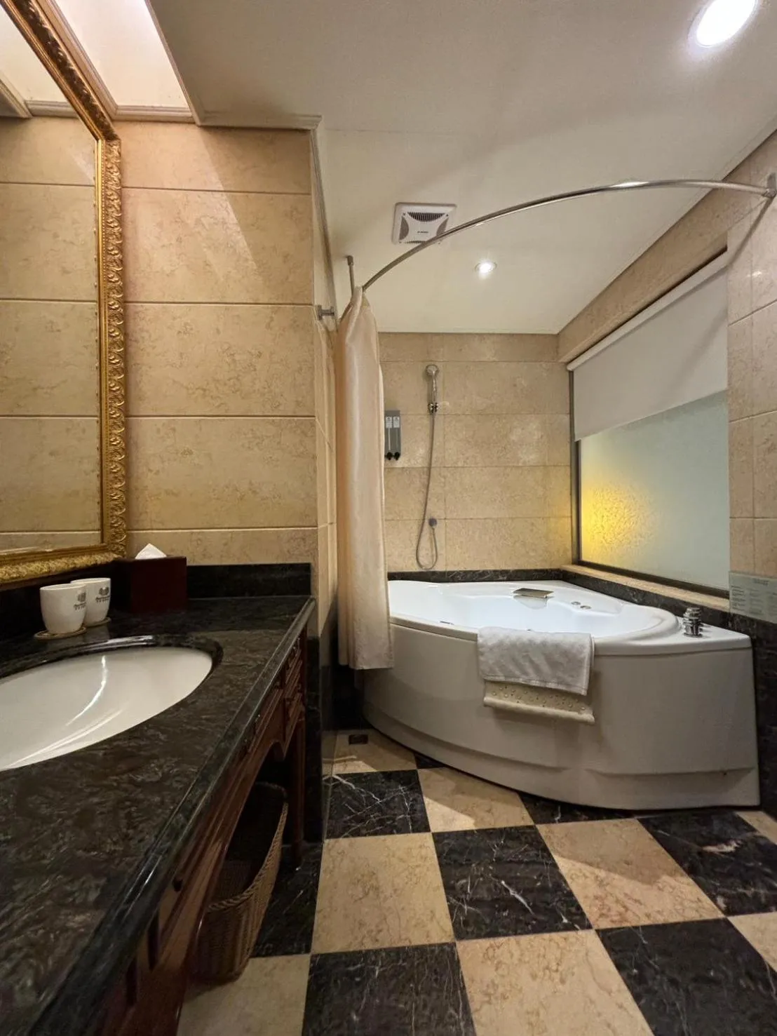 Bathroom in Royal Seasons Hotel Taipei ‧ Nanjing W.