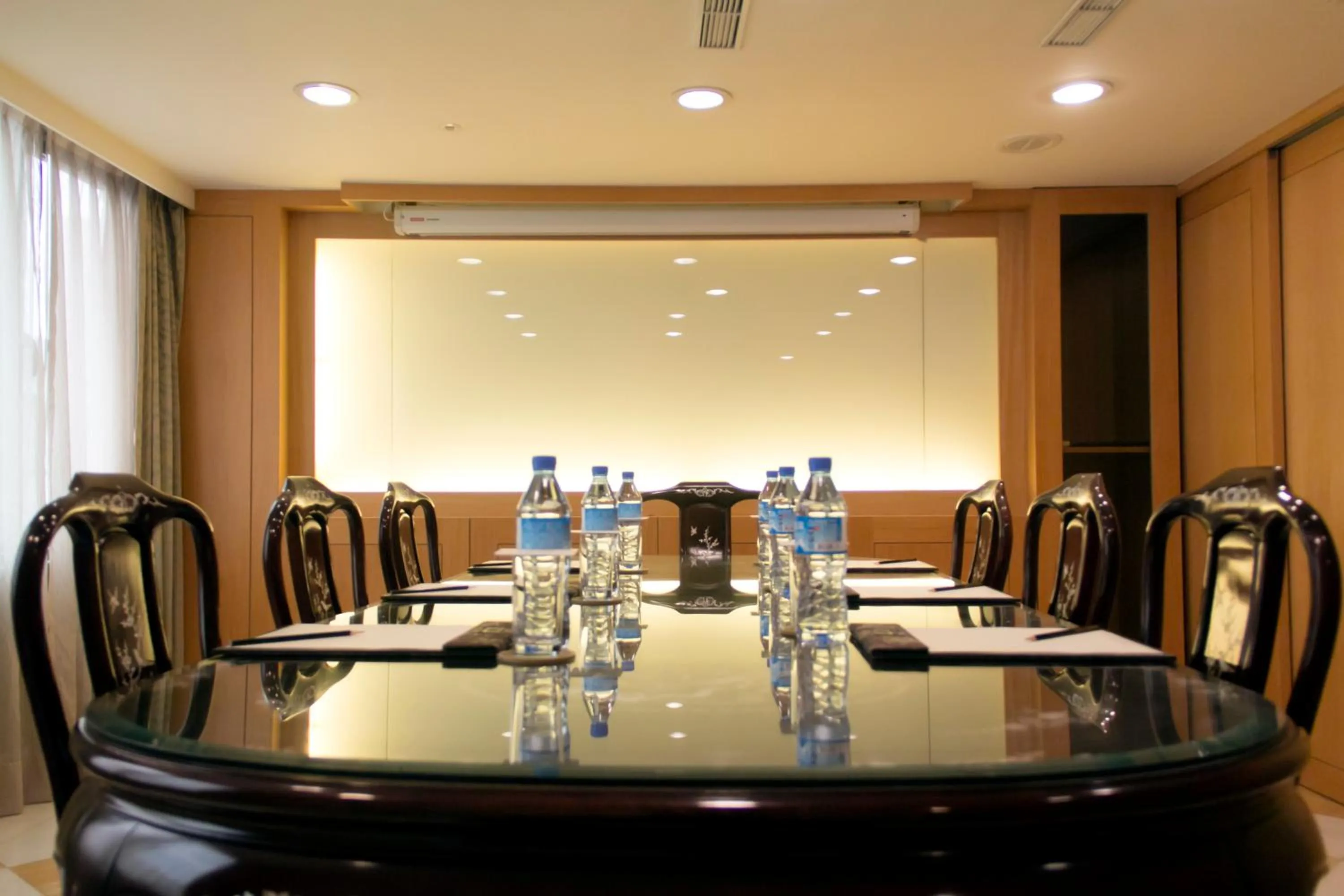 Business facilities in Royal Seasons Hotel Taipei ‧ Nanjing W.