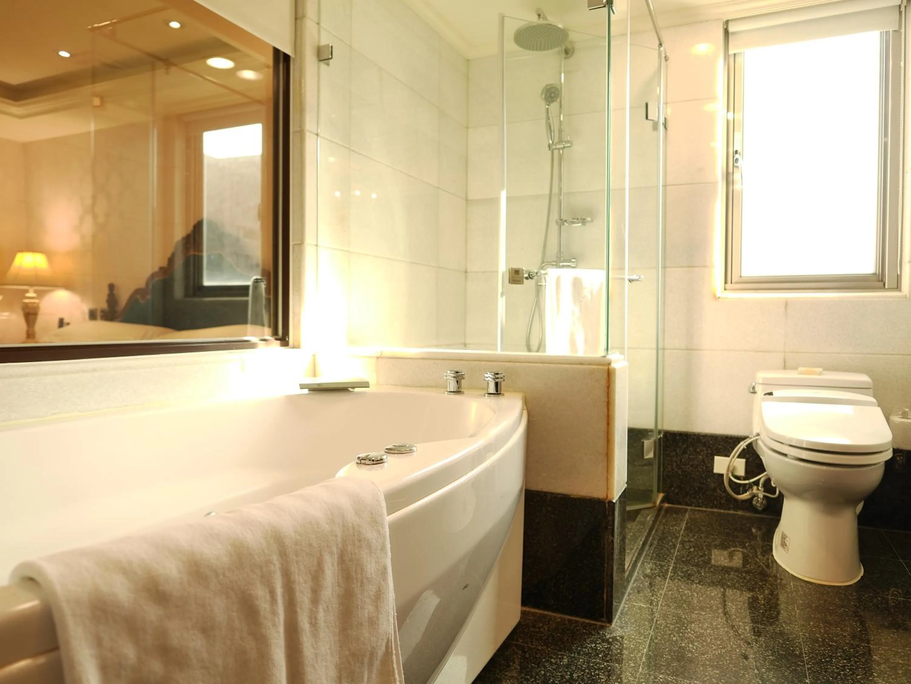 Bathroom in Royal Seasons Hotel Taipei ‧ Nanjing W.