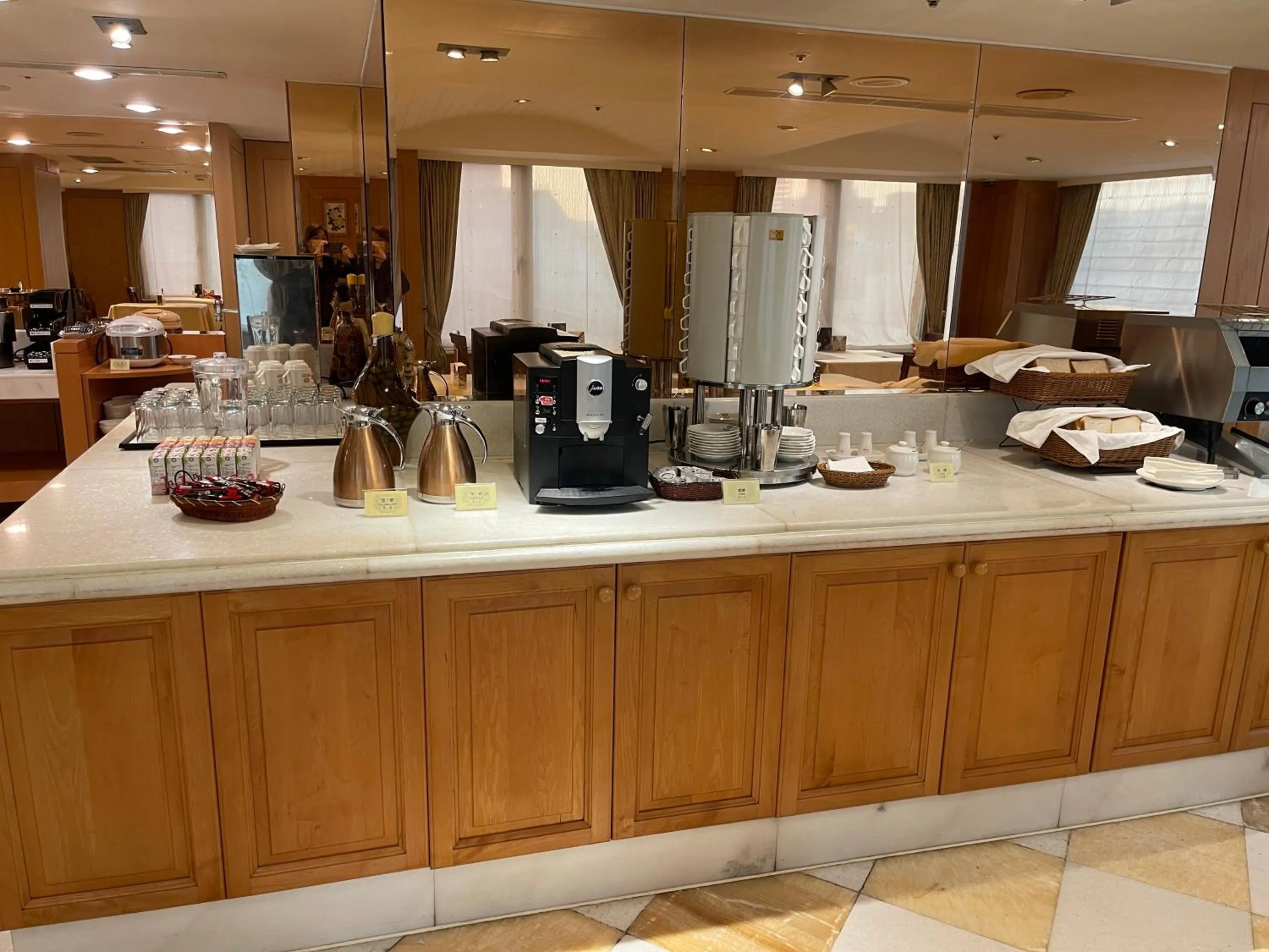 Restaurant/places to eat in Royal Seasons Hotel Taipei ‧ Nanjing W.