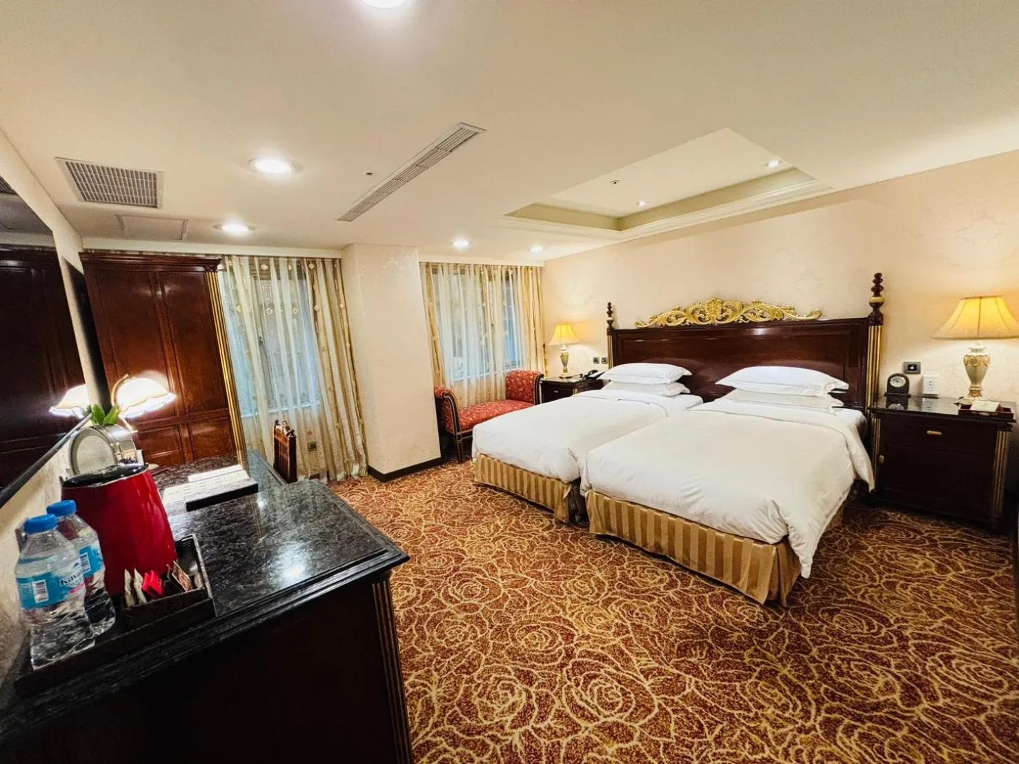 Photo of the whole room, Bed in Royal Seasons Hotel Taipei ‧ Nanjing W.