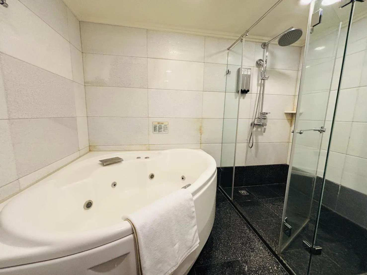 Bathroom in Royal Seasons Hotel Taipei ‧ Nanjing W.