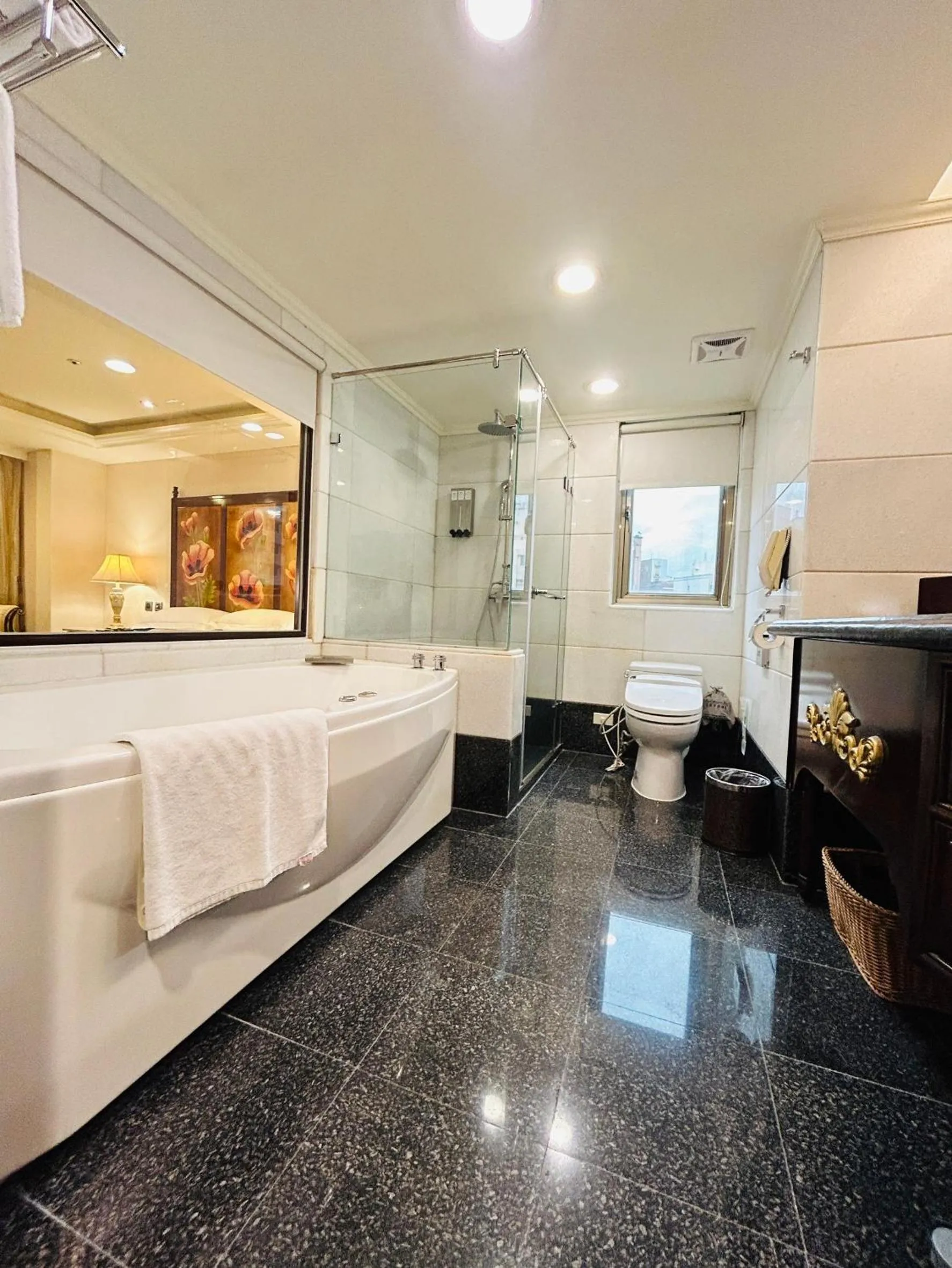 Bathroom in Royal Seasons Hotel Taipei ‧ Nanjing W.