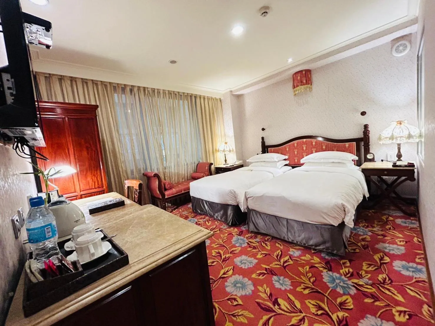 Bedroom, Bed in Royal Seasons Hotel Taipei ‧ Nanjing W.