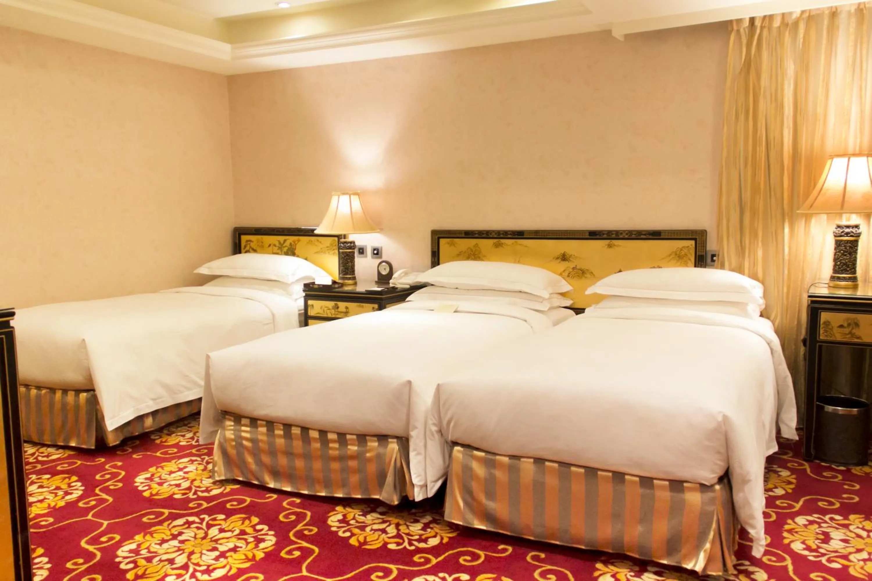 Photo of the whole room, Bed in Royal Seasons Hotel Taipei ‧ Nanjing W.
