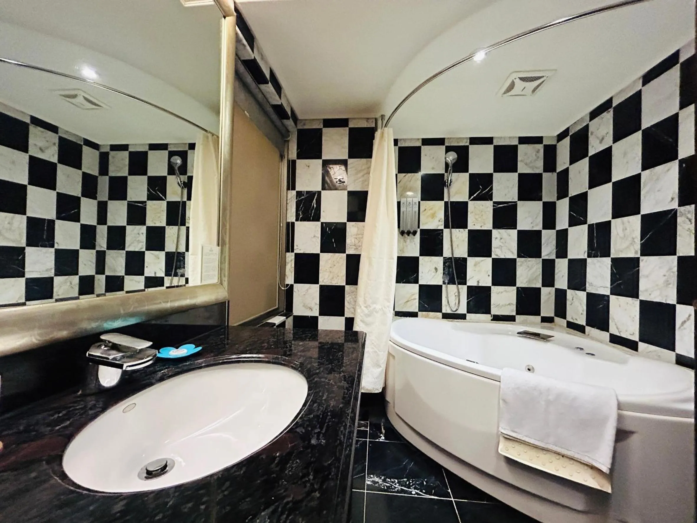 Bathroom in Royal Seasons Hotel Taipei ‧ Nanjing W.