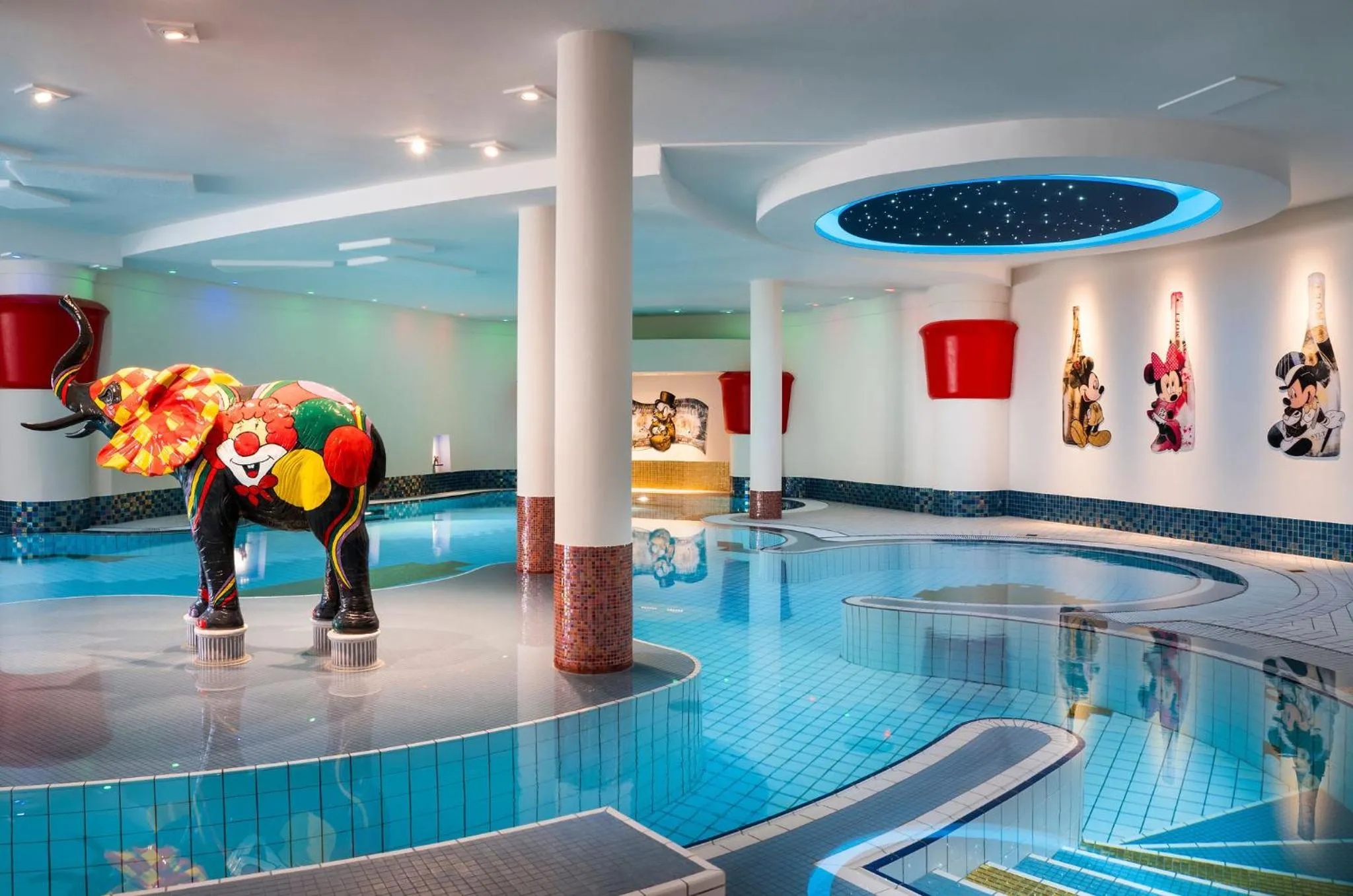 Swimming pool in Parkhotel Landau