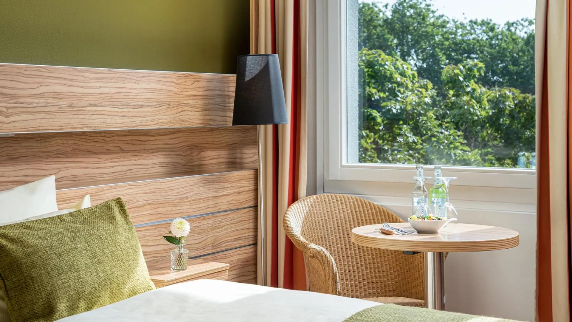 Seating area, Bed in Parkhotel Landau