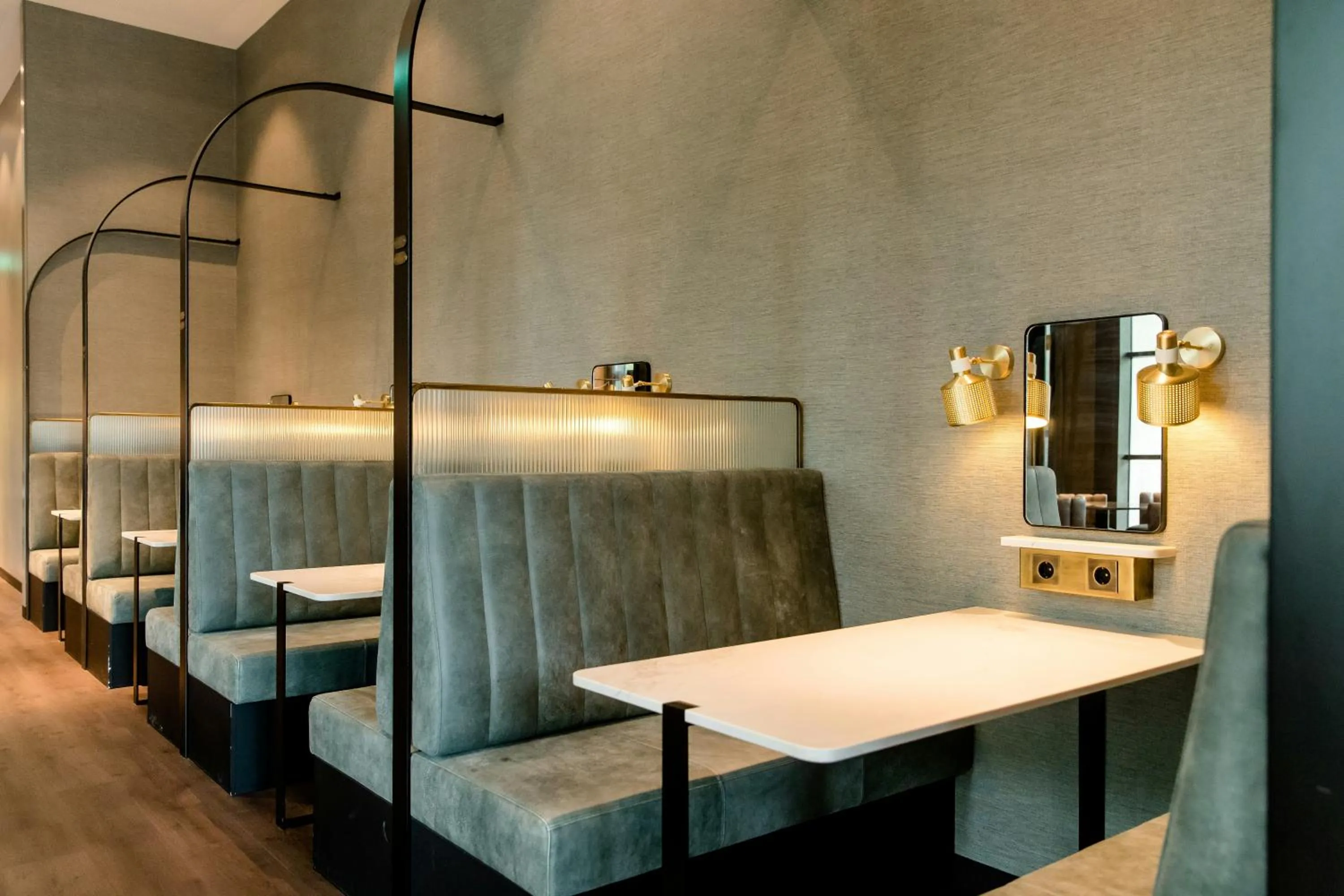 Lounge or bar in Motel One Berlin-Hauptbahnhof