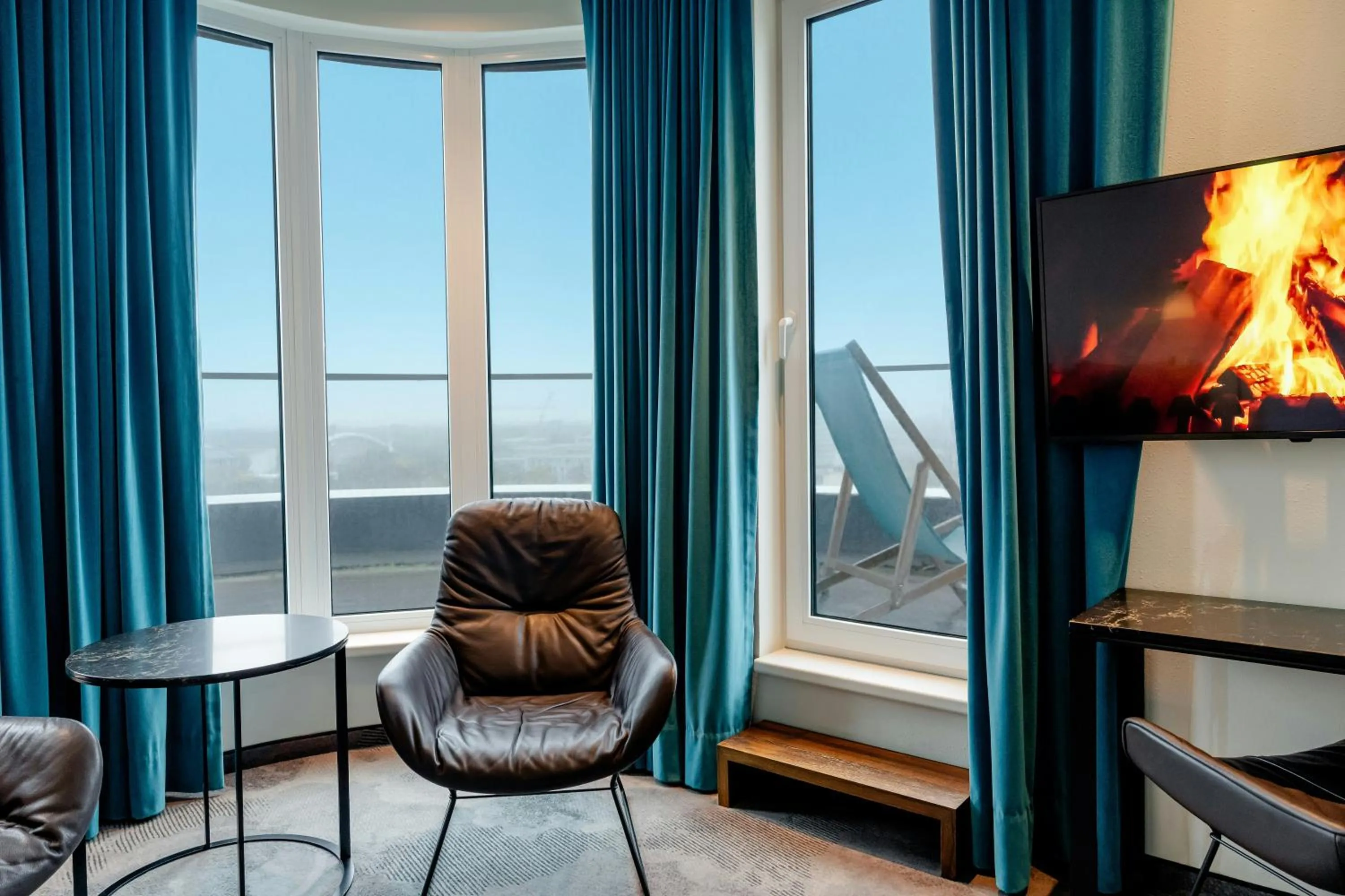 Photo of the whole room in Motel One Berlin-Hauptbahnhof