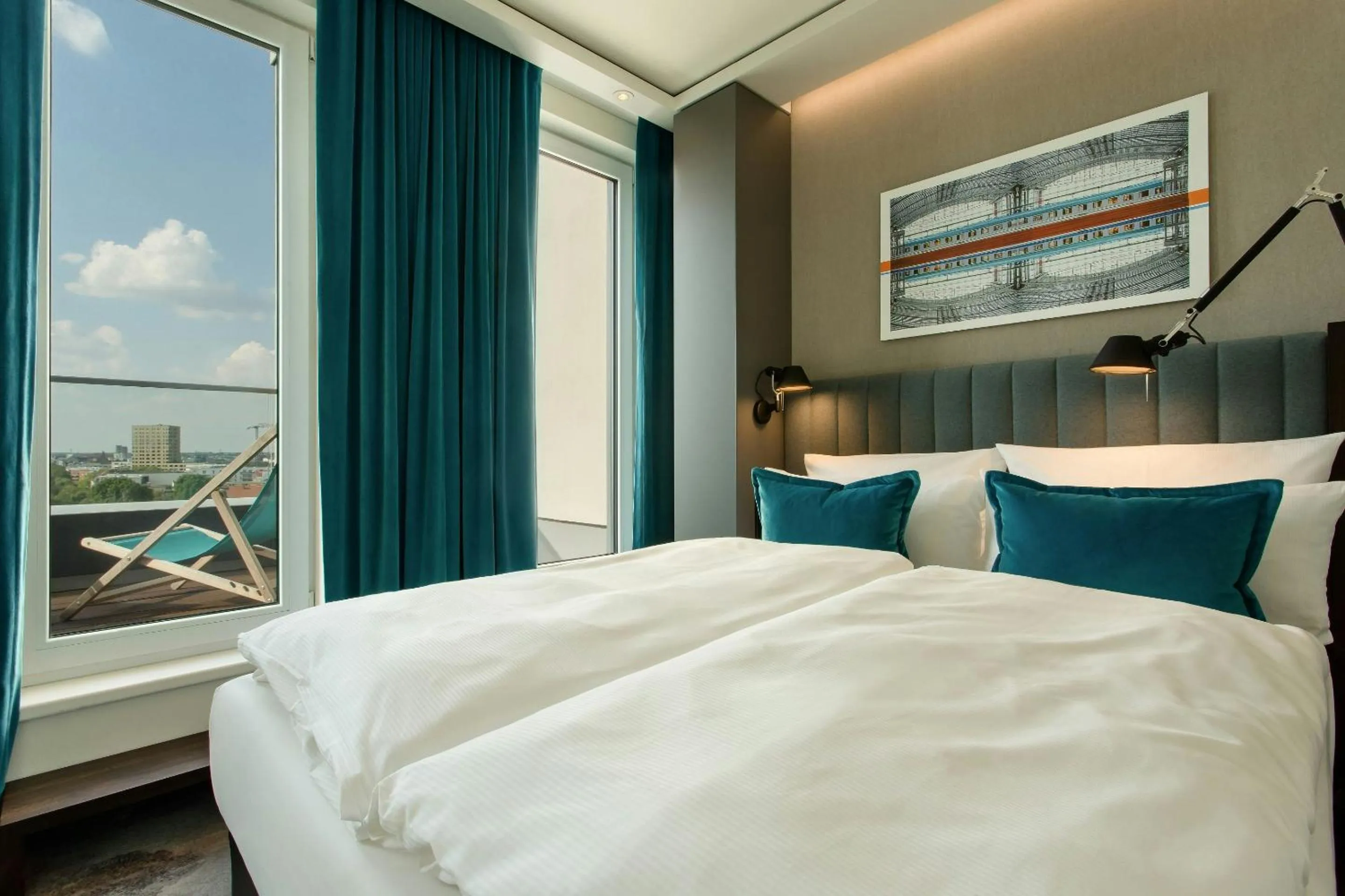 Photo of the whole room, Bed in Motel One Berlin-Hauptbahnhof