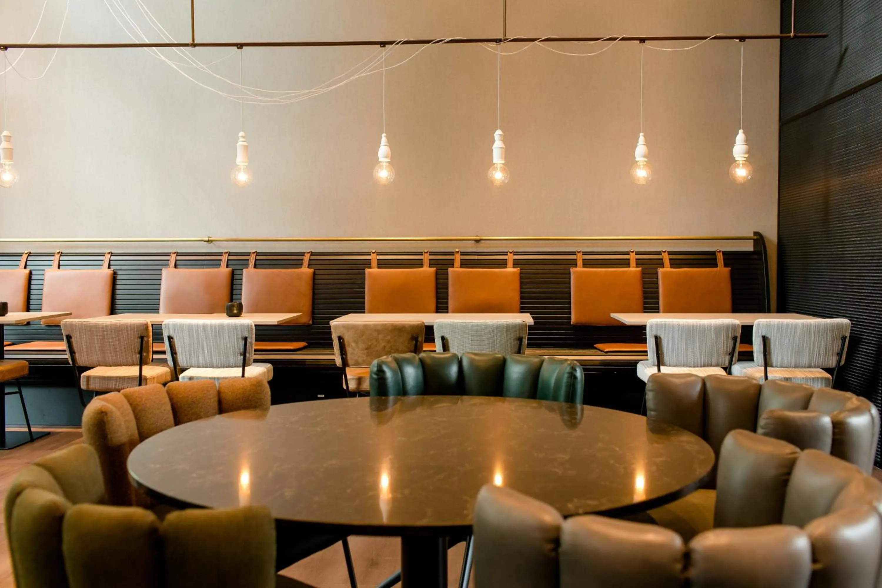 Lounge or bar in Motel One Berlin-Hauptbahnhof