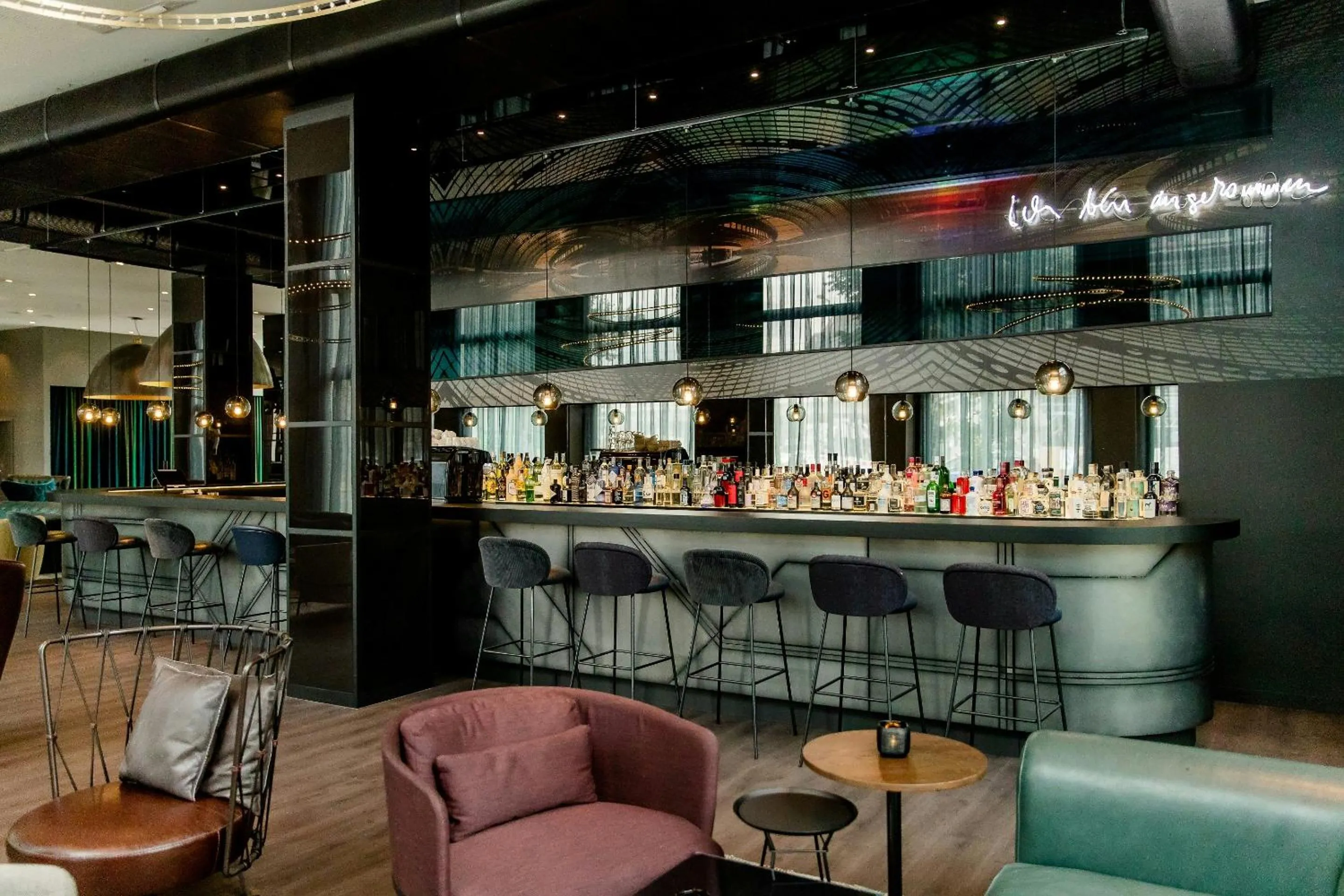 Lounge or bar in Motel One Berlin-Hauptbahnhof