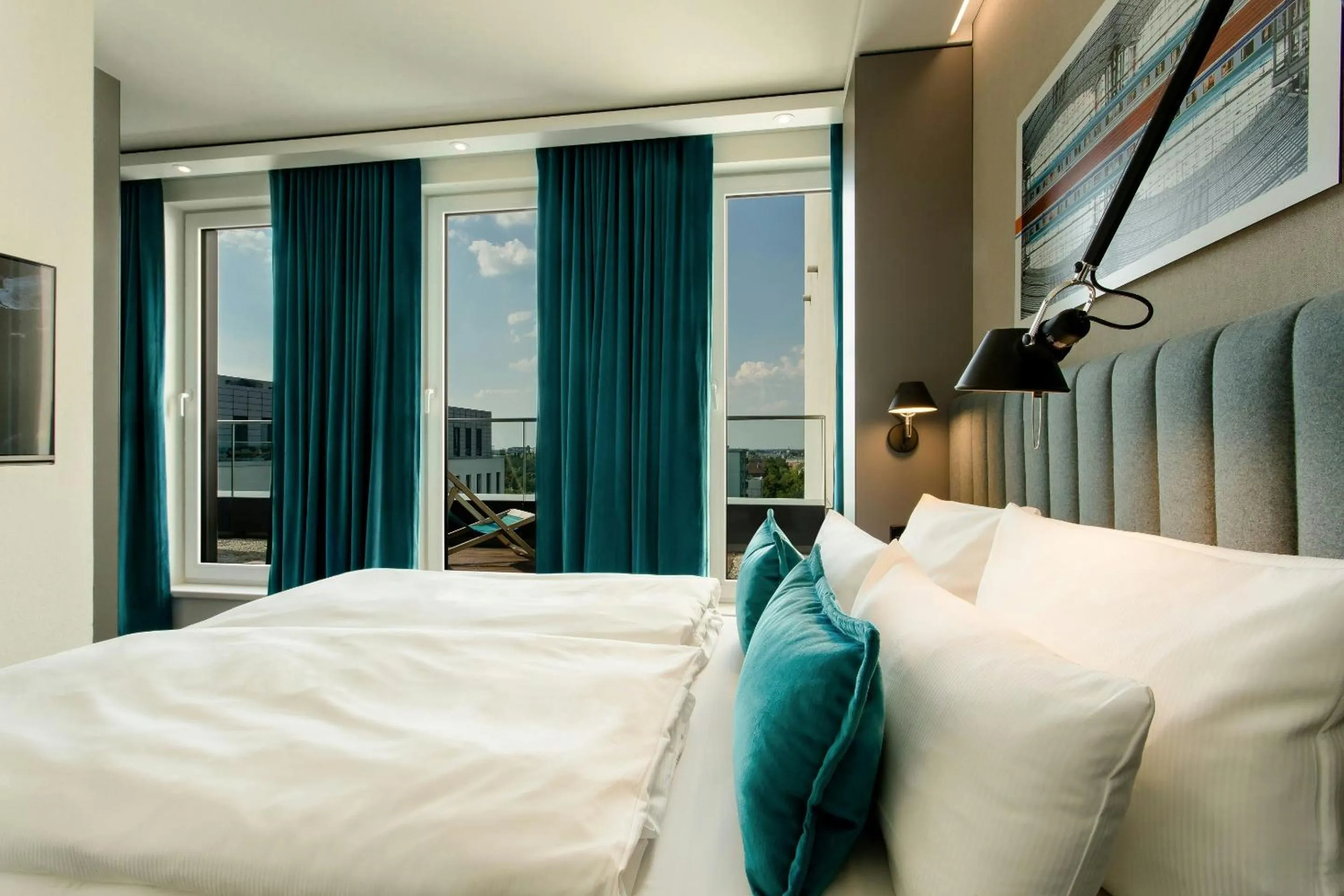 Photo of the whole room, Bed in Motel One Berlin-Hauptbahnhof