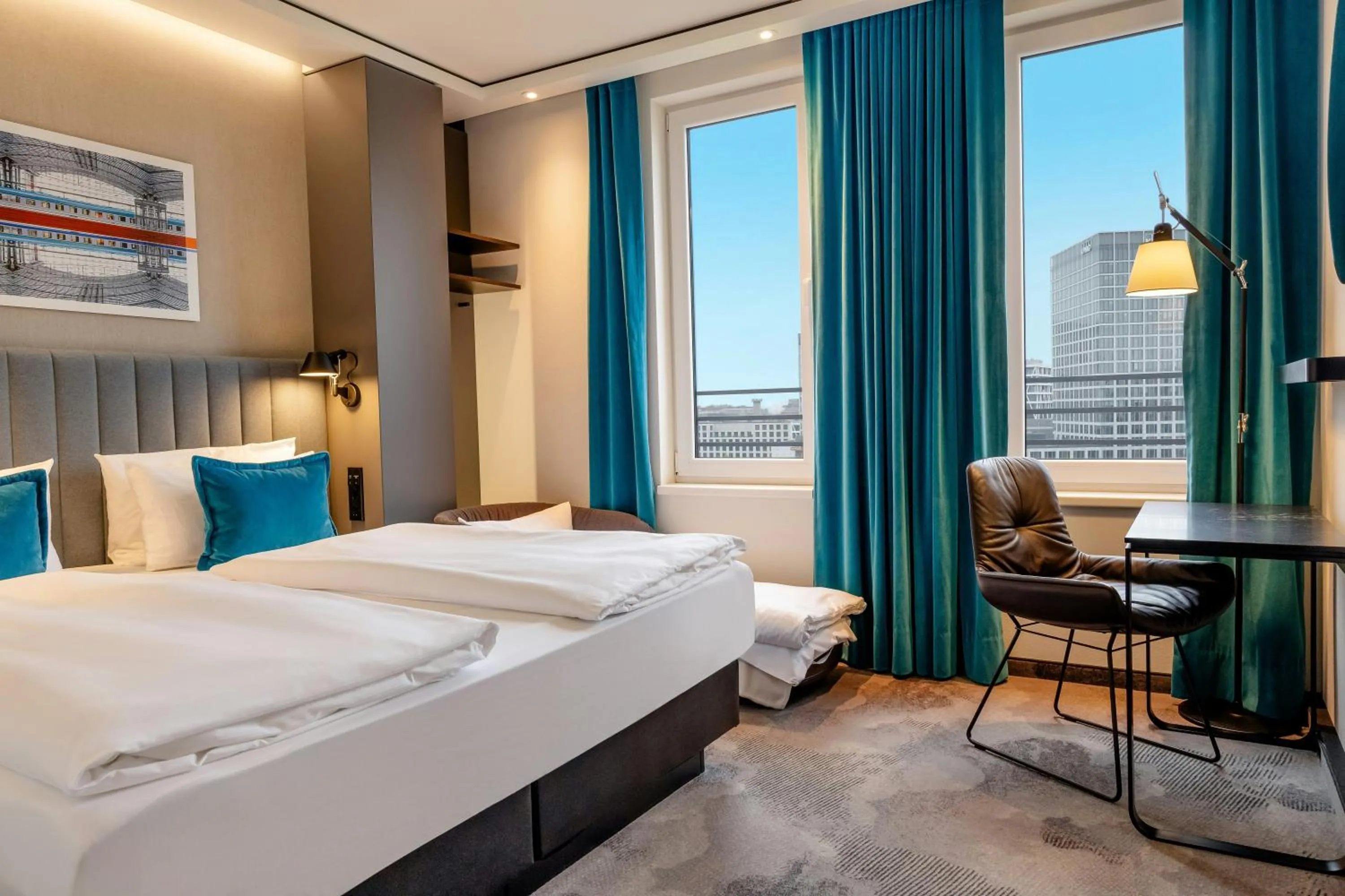 Photo of the whole room, Bed in Motel One Berlin-Hauptbahnhof