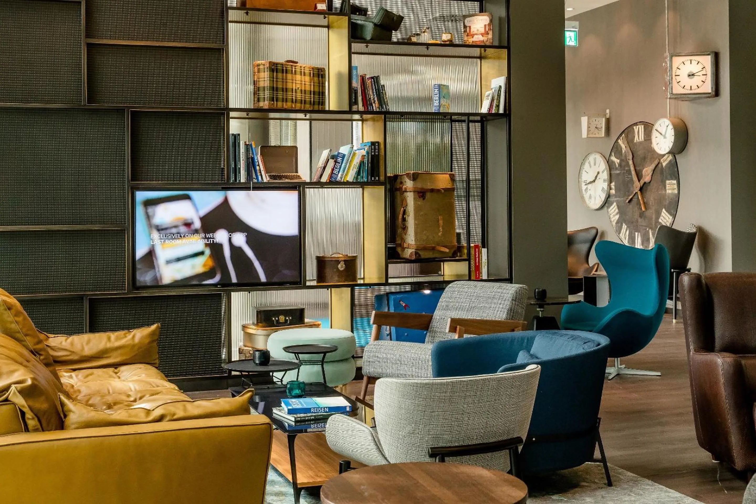 Lounge or bar in Motel One Berlin-Hauptbahnhof